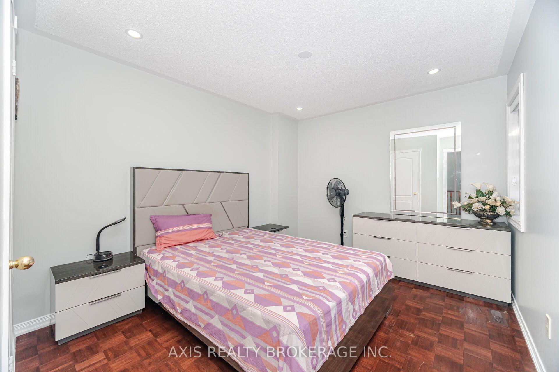 Photo 37 of 2 Queen Mary Drive, Brampton, Fletcher's Meadow — HOMEH