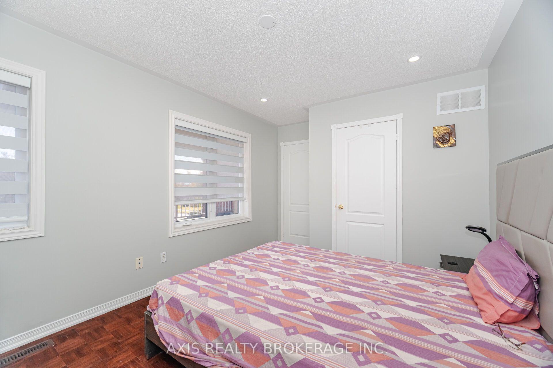 Photo 38 of 2 Queen Mary Drive, Brampton, Fletcher's Meadow — HOMEH