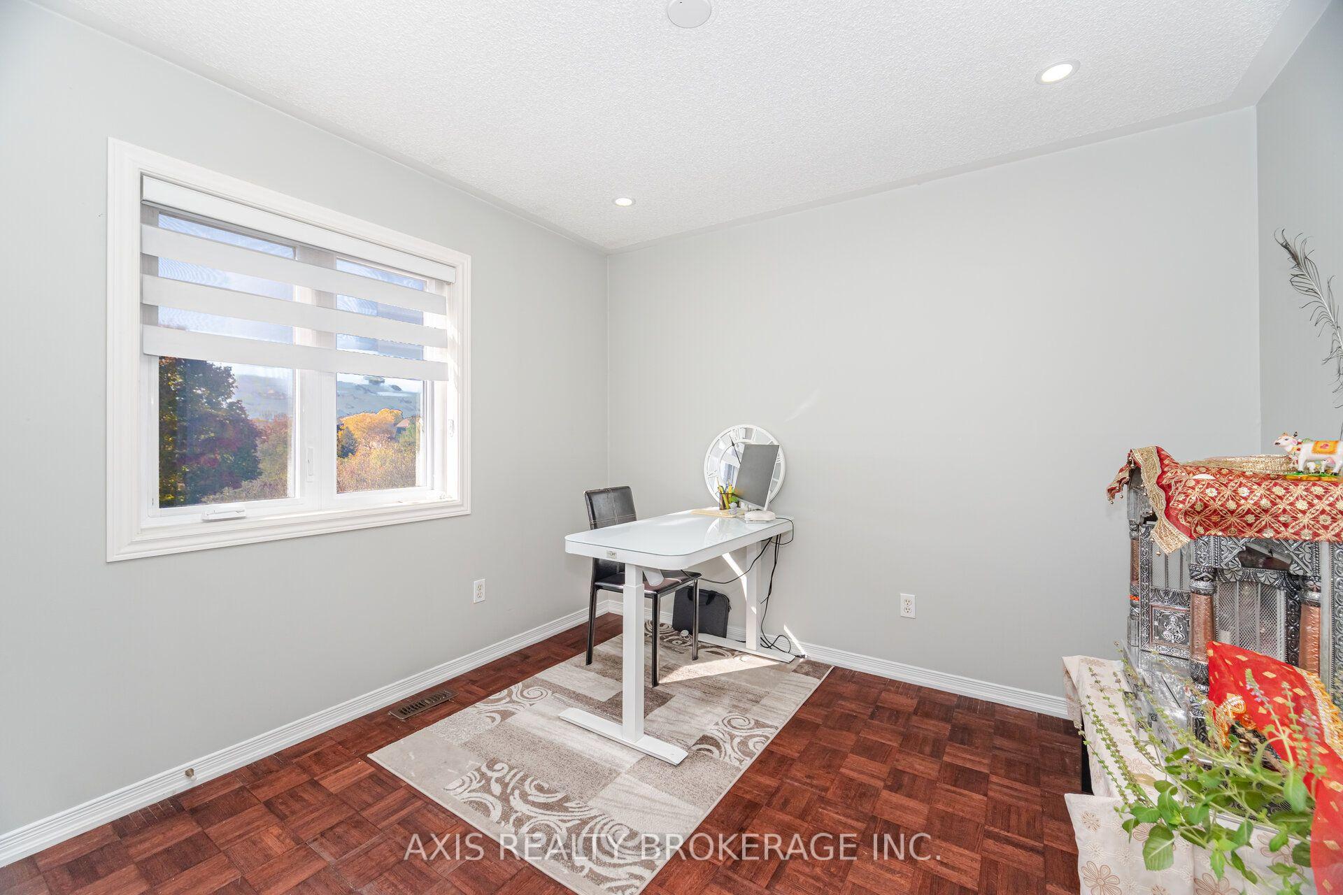Photo 39 of 2 Queen Mary Drive, Brampton, Fletcher's Meadow — HOMEH