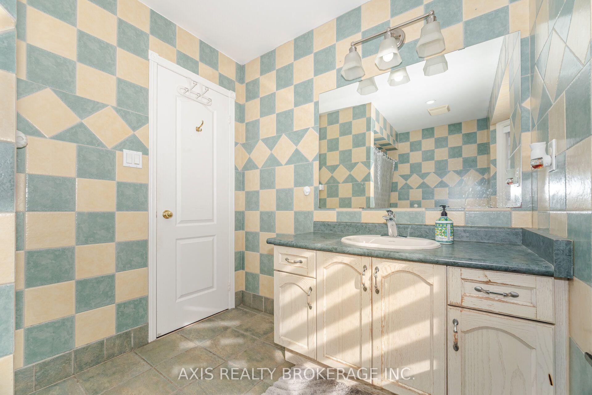 Photo 41 of 2 Queen Mary Drive, Brampton, Fletcher's Meadow — HOMEH