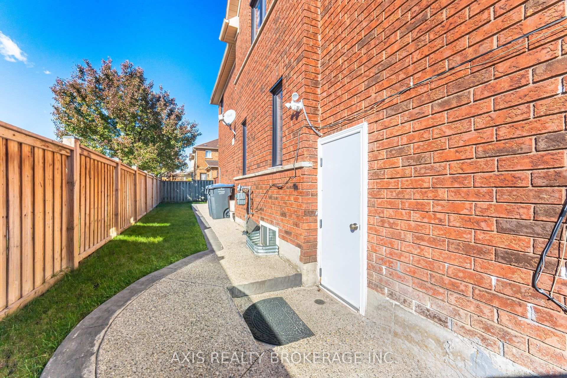 Photo 50 of 2 Queen Mary Drive, Brampton, Fletcher's Meadow — HOMEH