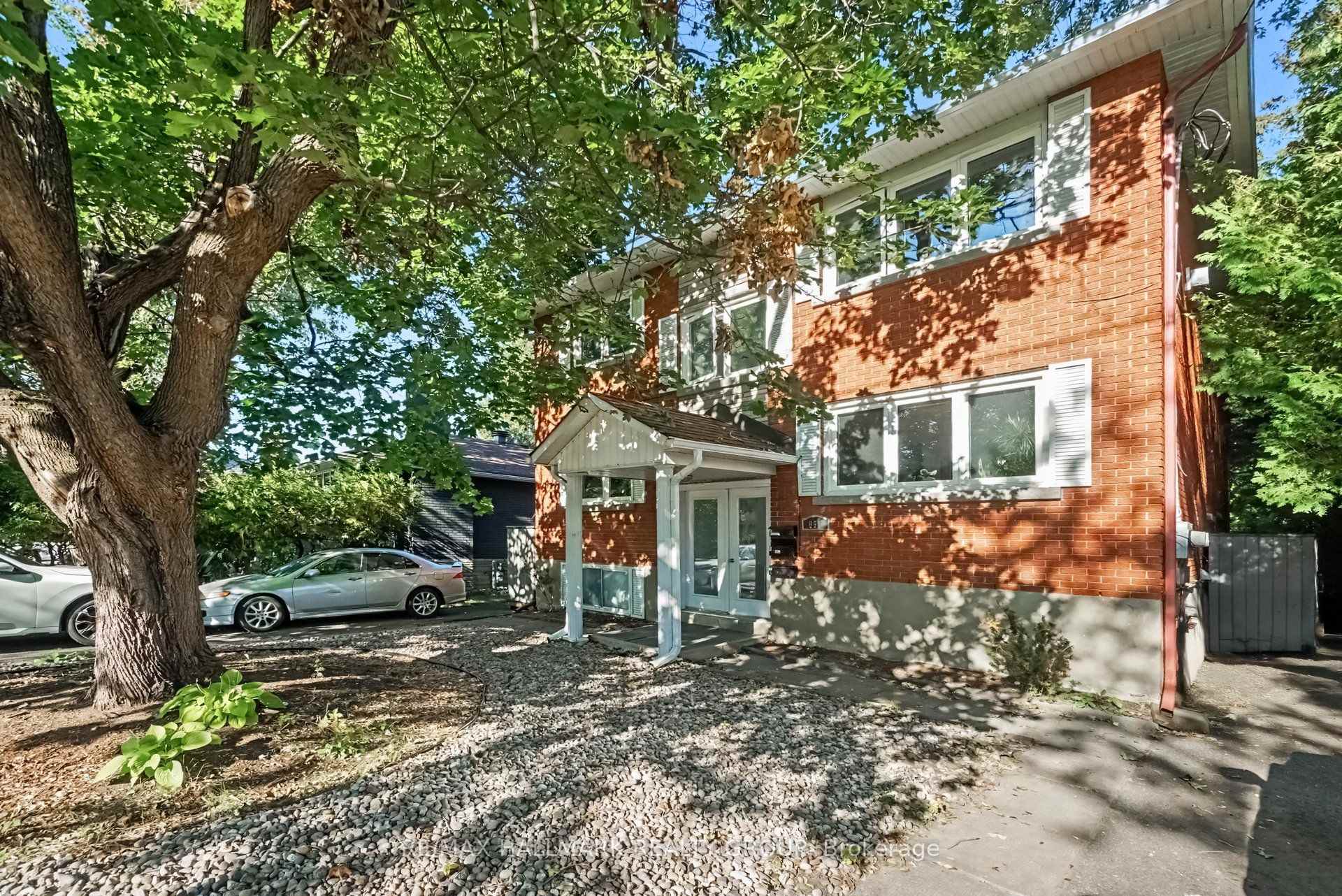 Photo 2 of Unit 2, 657 Golden Avenue, Ottawa, Laurentianview — HOMEH