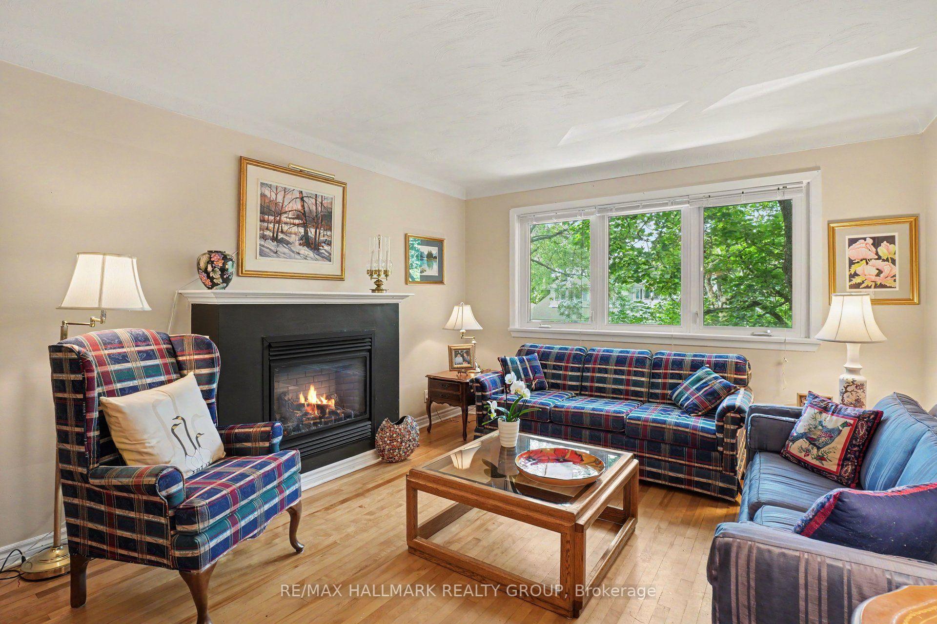 Photo 3 of Unit 2, 657 Golden Avenue, Ottawa, Laurentianview — HOMEH