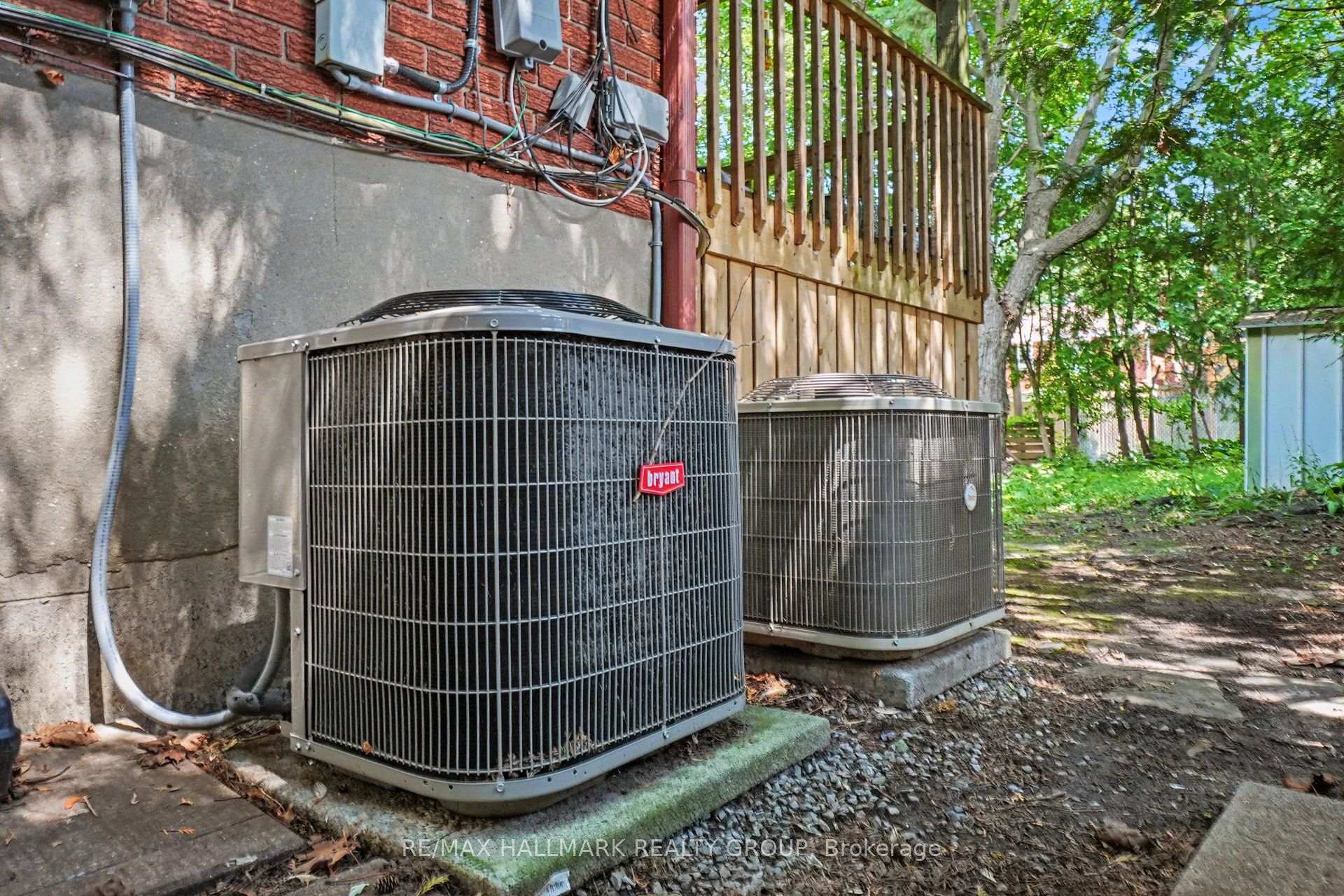 Photo 15 of Unit 2, 657 Golden Avenue, Ottawa, Laurentianview — HOMEH