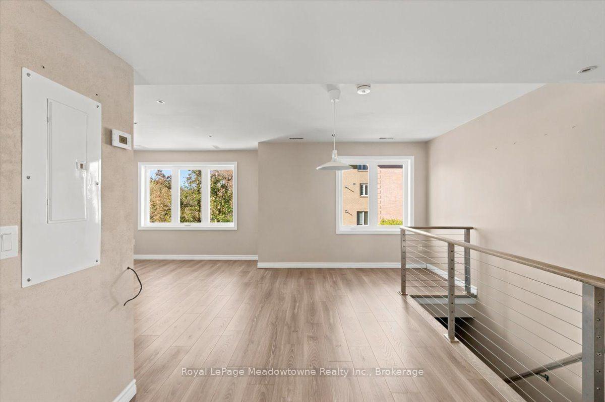 Photo 11 of Unit 109, 75 Weldrick Road E, Richmond Hill, Observatory — HOMEH