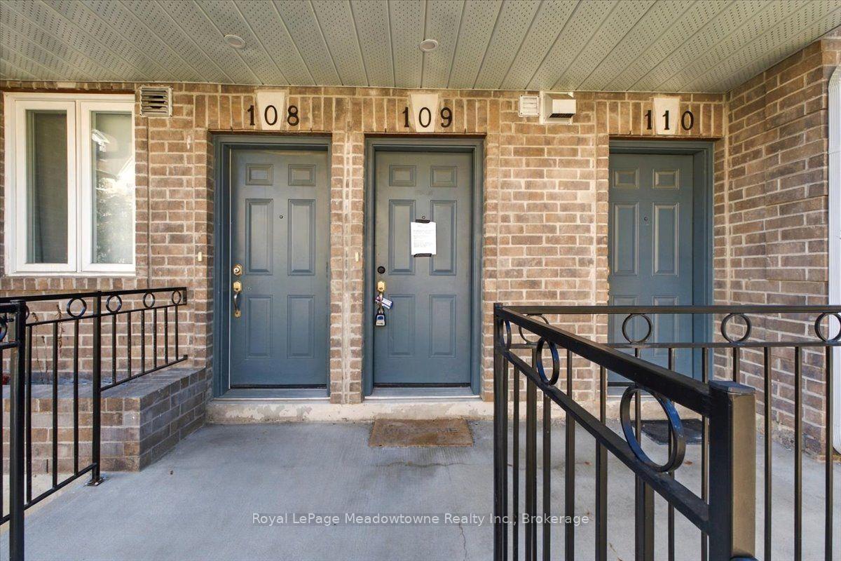 Photo 4 of Unit 109, 75 Weldrick Road E, Richmond Hill, Observatory — HOMEH