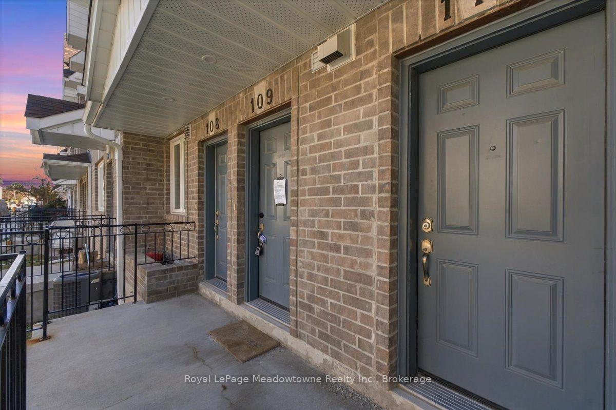 Photo 49 of Unit 109, 75 Weldrick Road E, Richmond Hill, Observatory — HOMEH