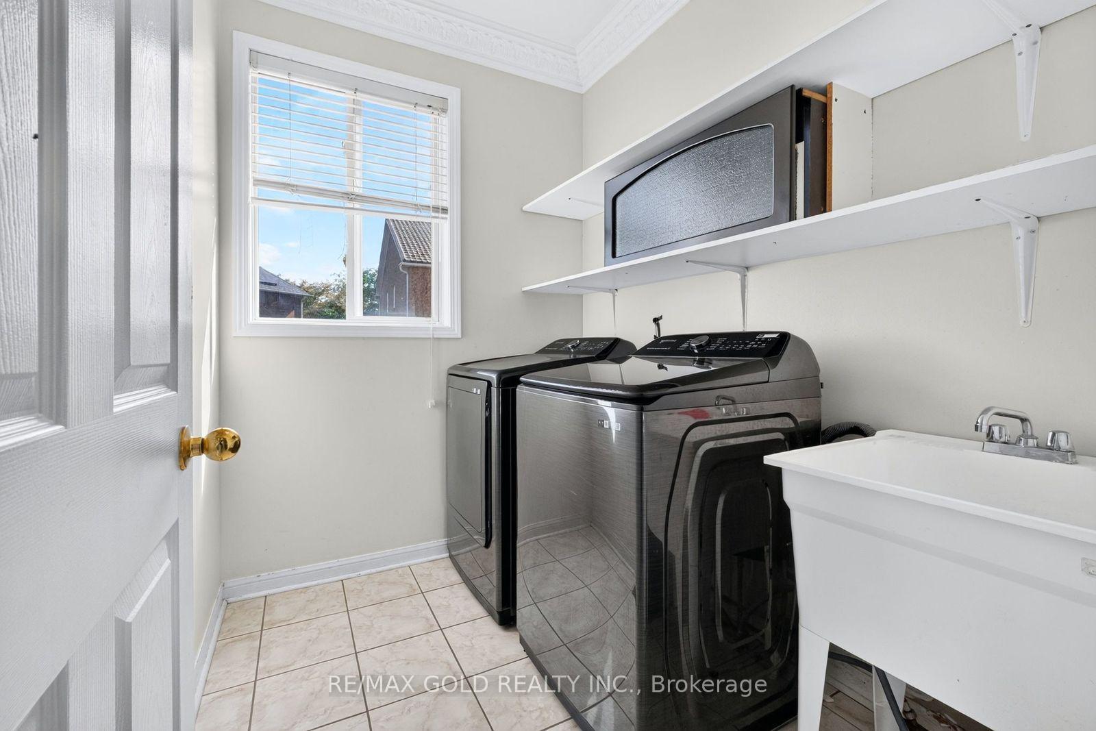 Photo 11 of 70 Maldives Crescent, Brampton, Vales of Castlemore — HOMEH