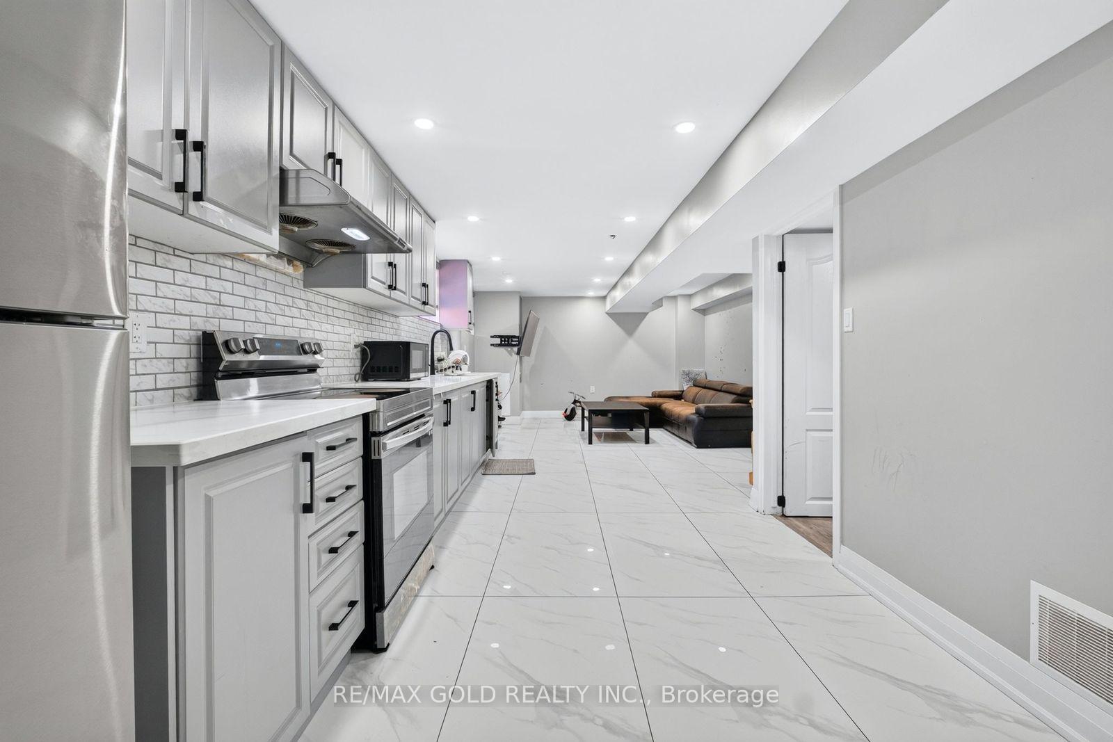 Photo 36 of 70 Maldives Crescent, Brampton, Vales of Castlemore — HOMEH