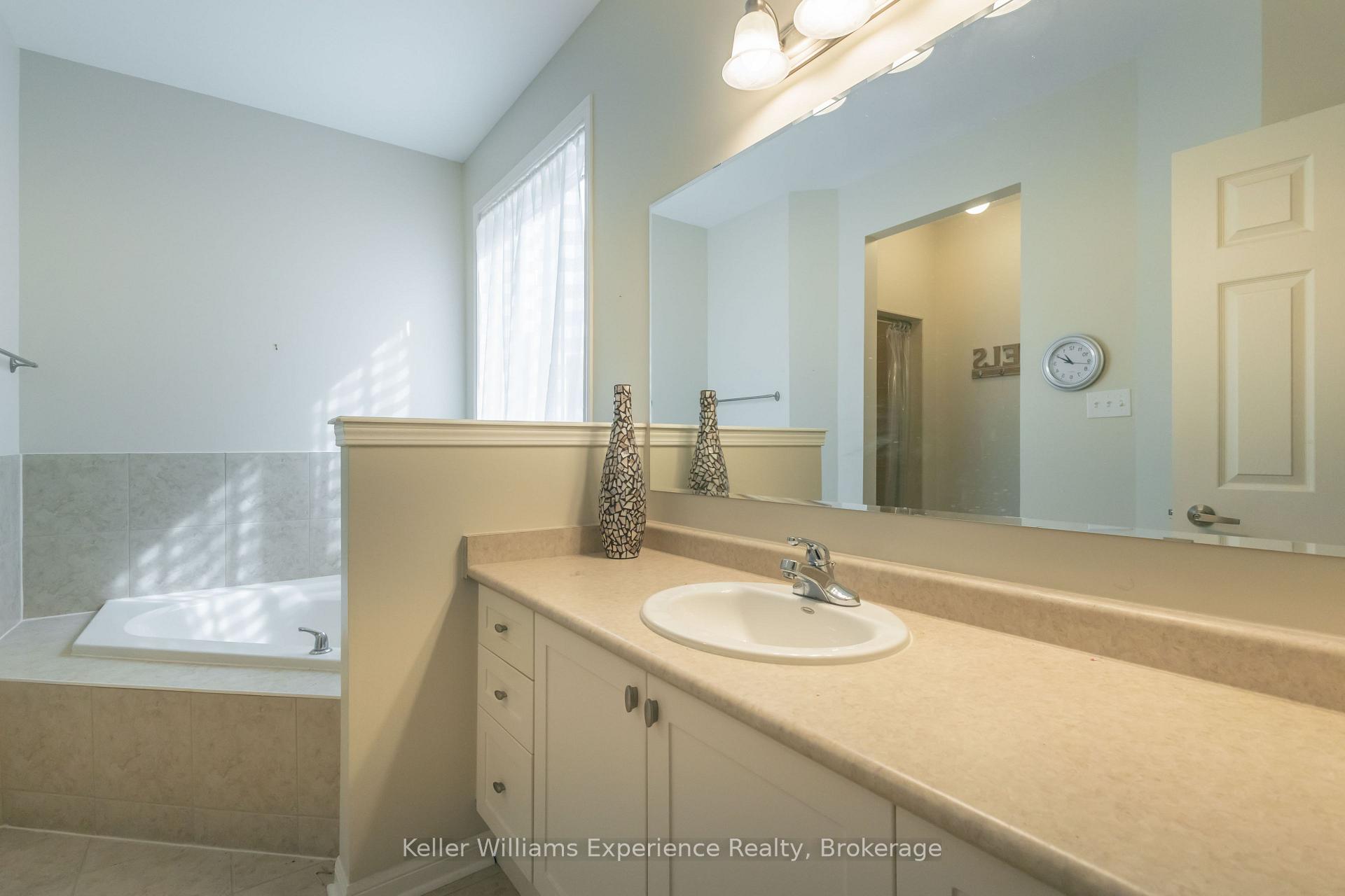 Photo 32 of 6 Pheasant Run, Bracebridge, Macaulay — HOMEH