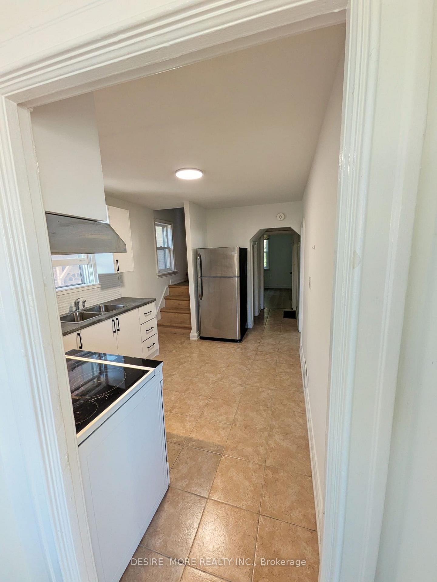 Photo 5 of 12 Ranee Avenue, Toronto, Englemount-Lawrence — HOMEH