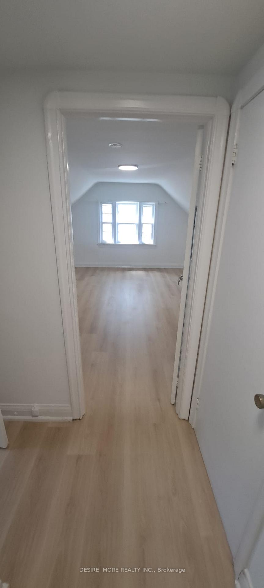 Photo 8 of 12 Ranee Avenue, Toronto, Englemount-Lawrence — HOMEH
