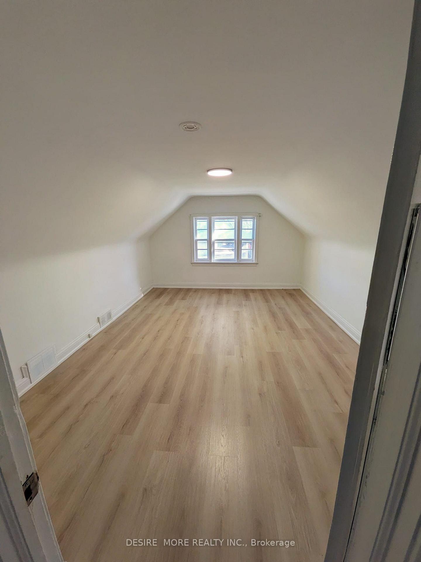 Photo 12 of 12 Ranee Avenue, Toronto, Englemount-Lawrence — HOMEH