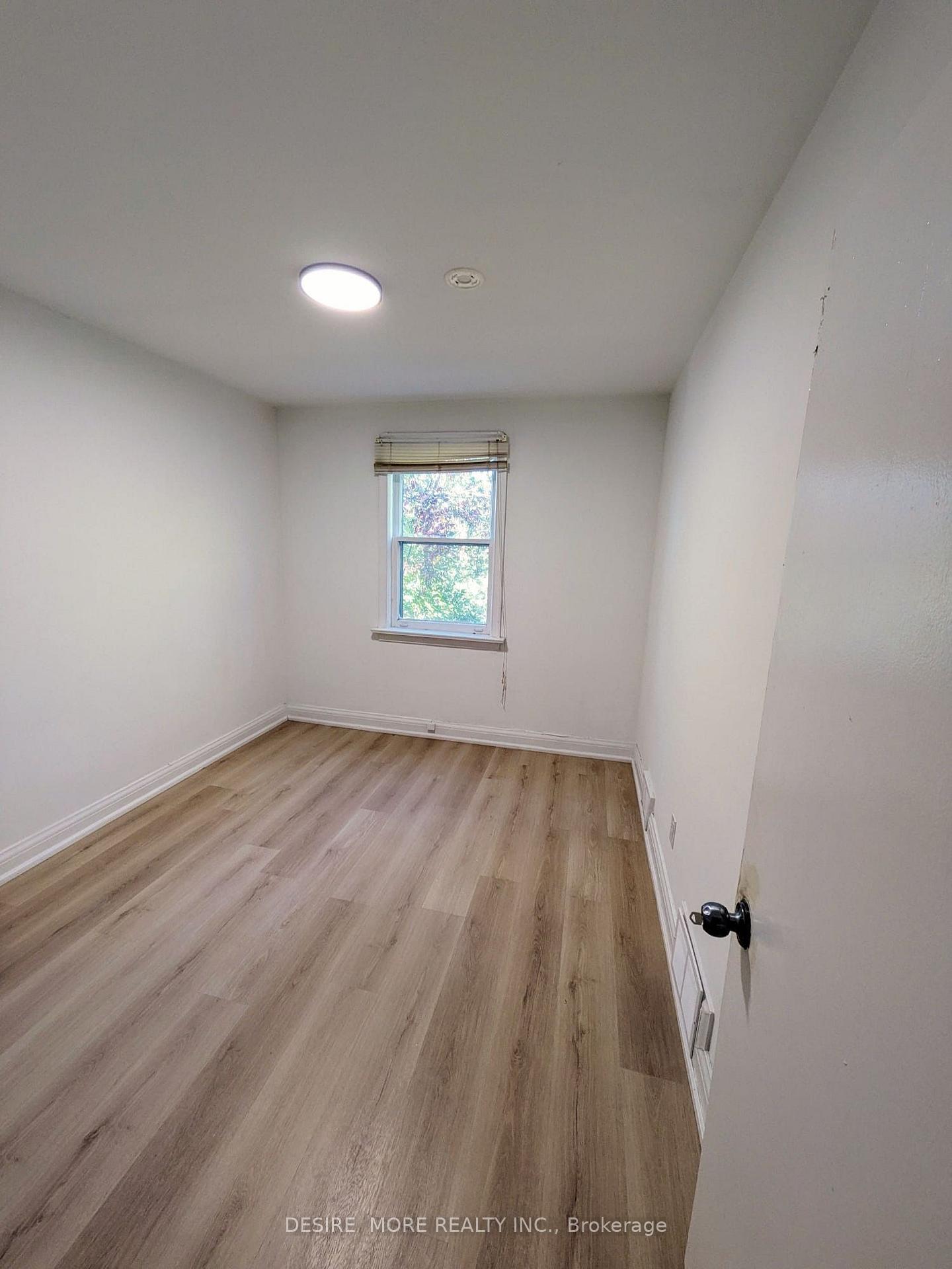 Photo 13 of 12 Ranee Avenue, Toronto, Englemount-Lawrence — HOMEH
