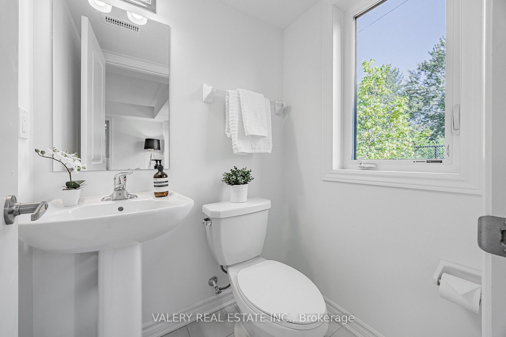 Photo 6 of 113 Pidgeon Street, Scarborough, Clairlea-Birchmount — HOMEH