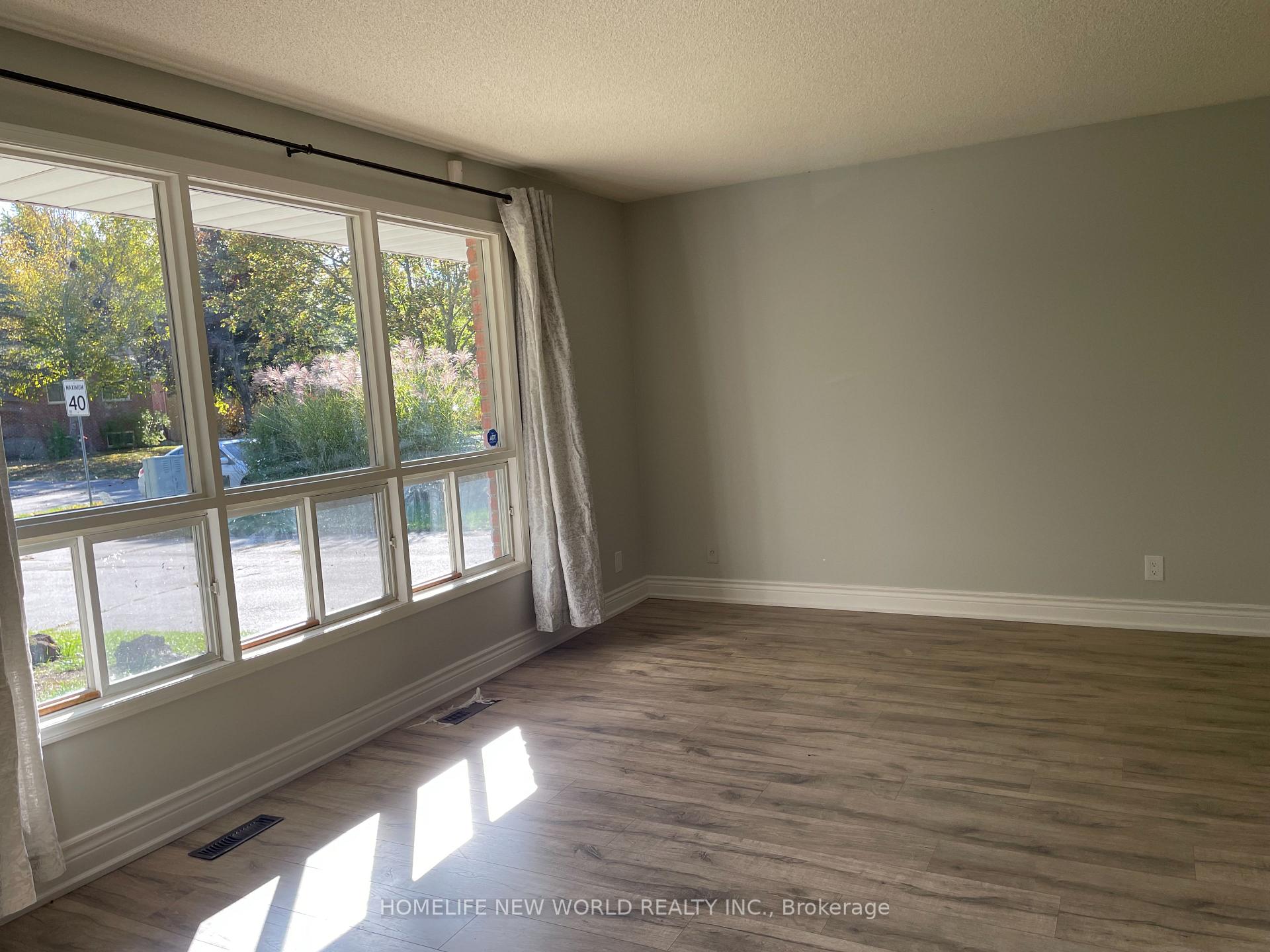 Photo 5 of 63 Kilpatrick Drive, East Gwillimbury, Holland Landing — HOMEH
