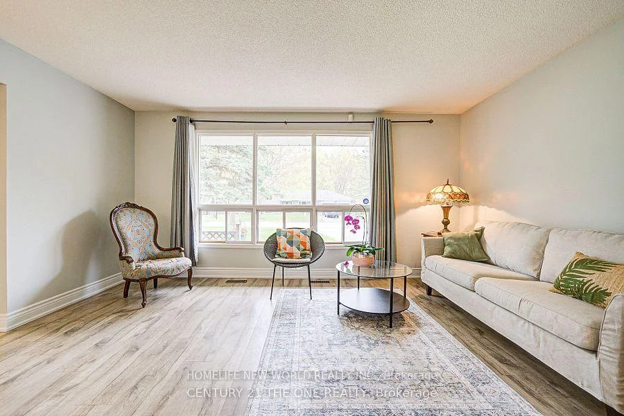Photo 4 of 63 Kilpatrick Drive, East Gwillimbury, Holland Landing — HOMEH