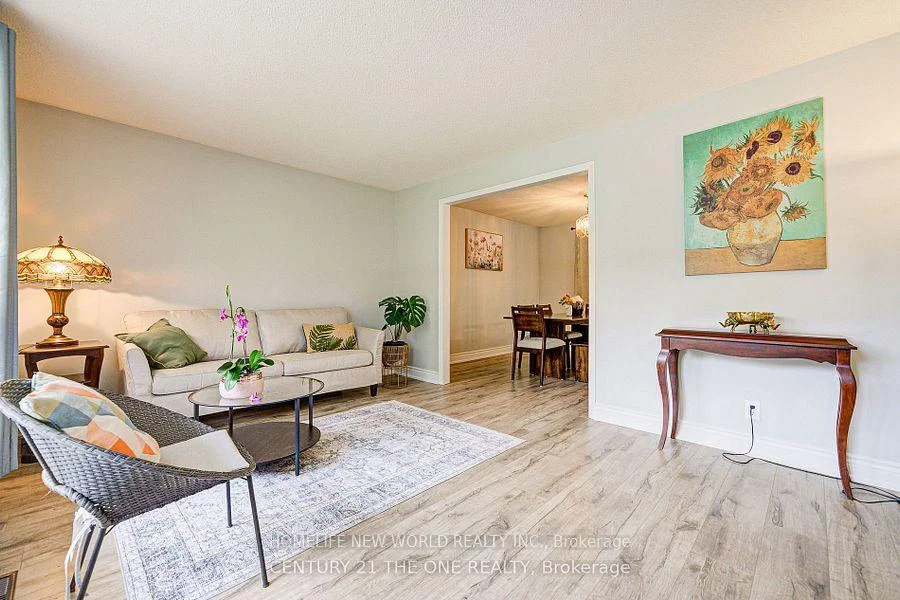 Photo 8 of 63 Kilpatrick Drive, East Gwillimbury, Holland Landing — HOMEH