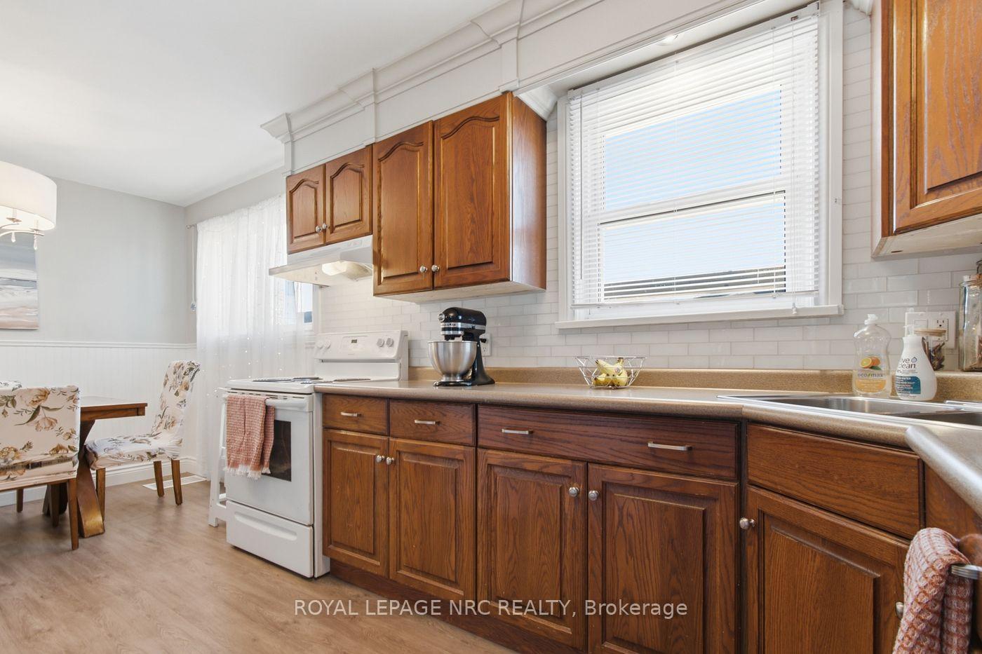 Photo 16 of 113 Lyons Avenue, Welland, Lincoln/Crowland — HOMEH