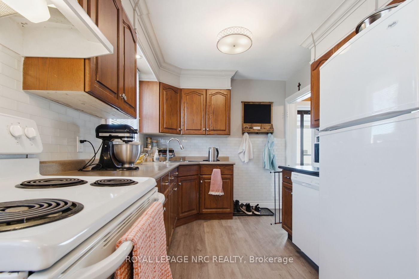 Photo 18 of 113 Lyons Avenue, Welland, Lincoln/Crowland — HOMEH