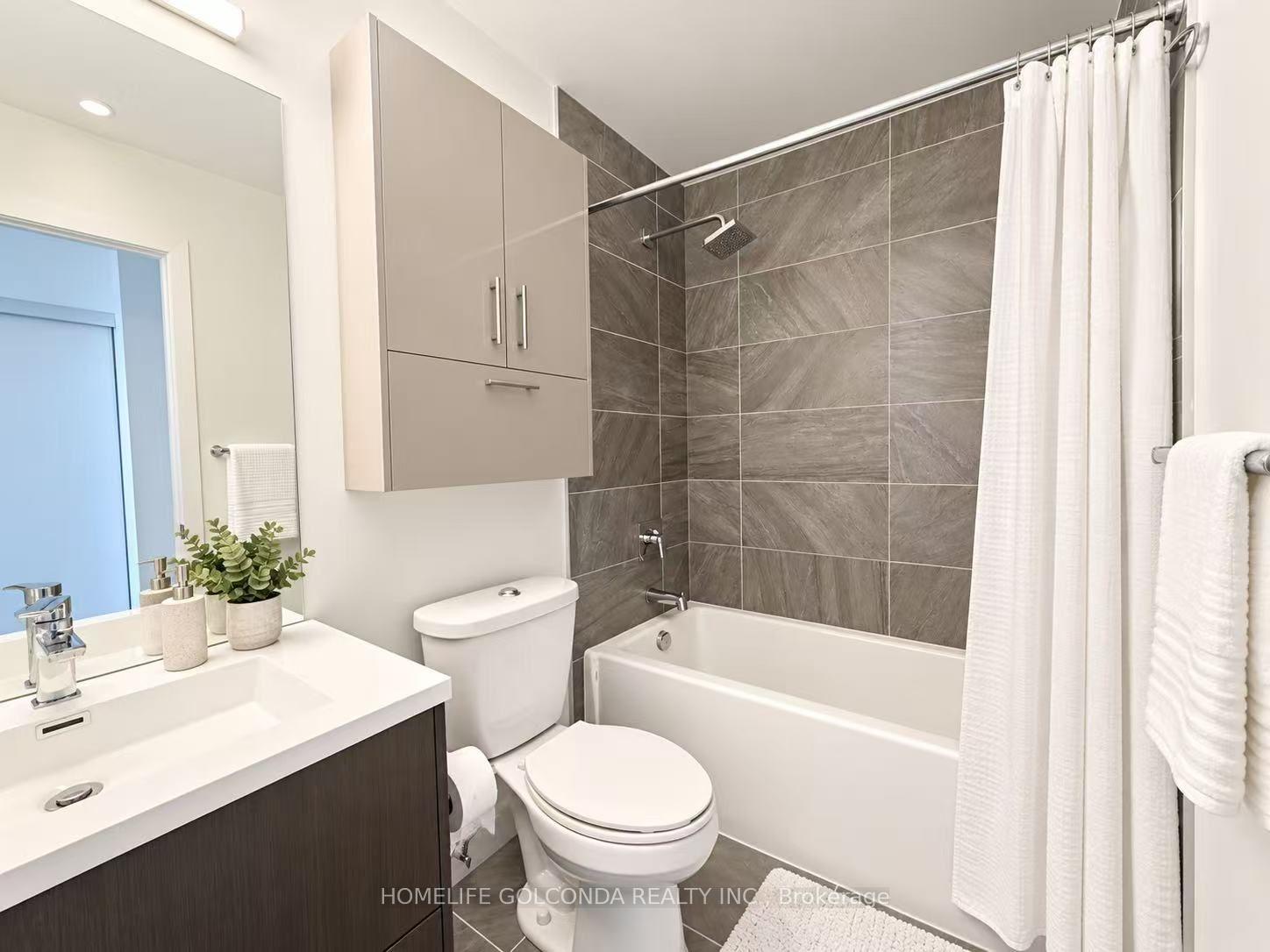 Photo 8 of 180 Fairview Mall Drive, North York, Don Valley Village — HOMEH
