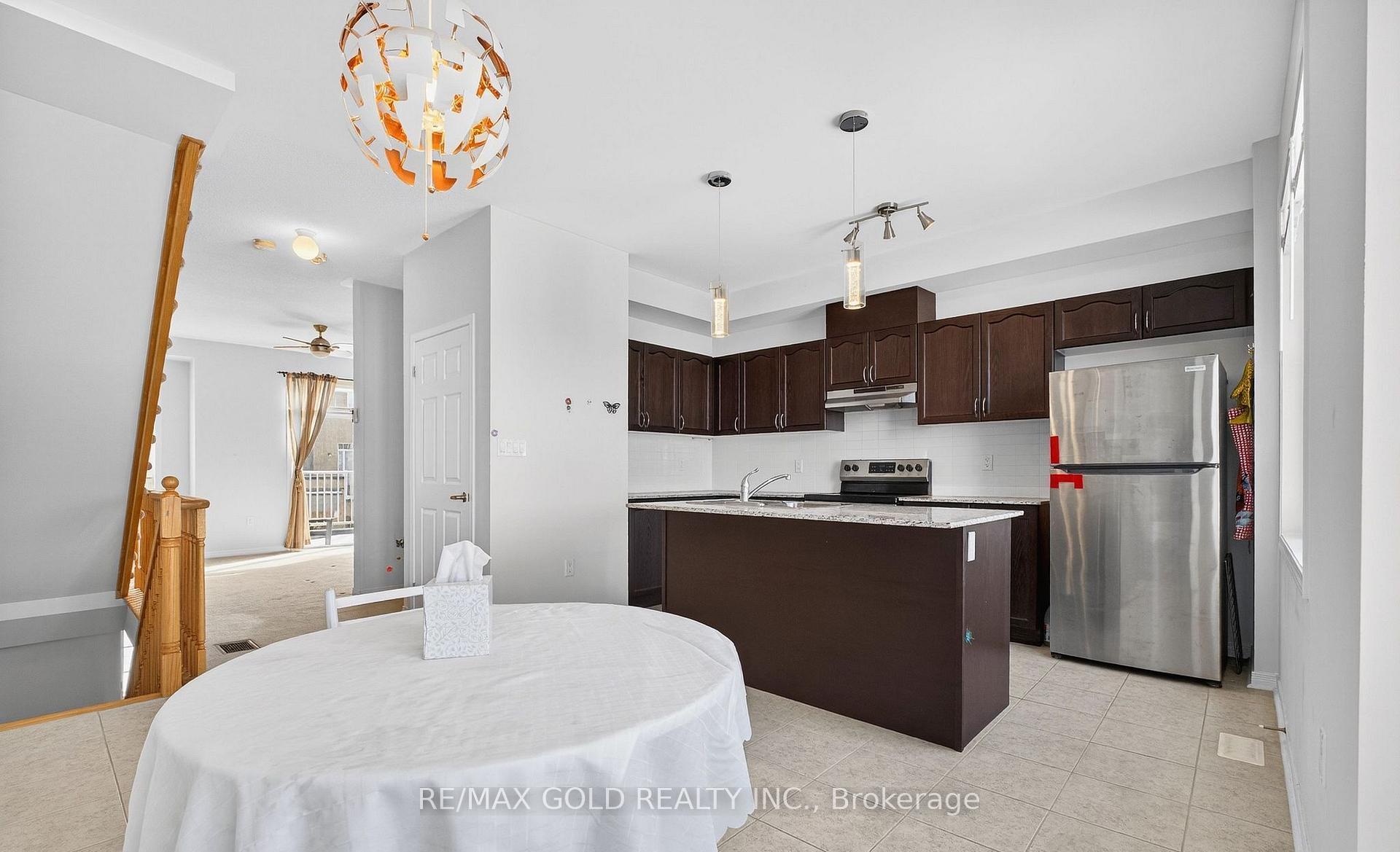 Photo 9 of 846 Atwater Path, Oshawa, Lakeview — HOMEH