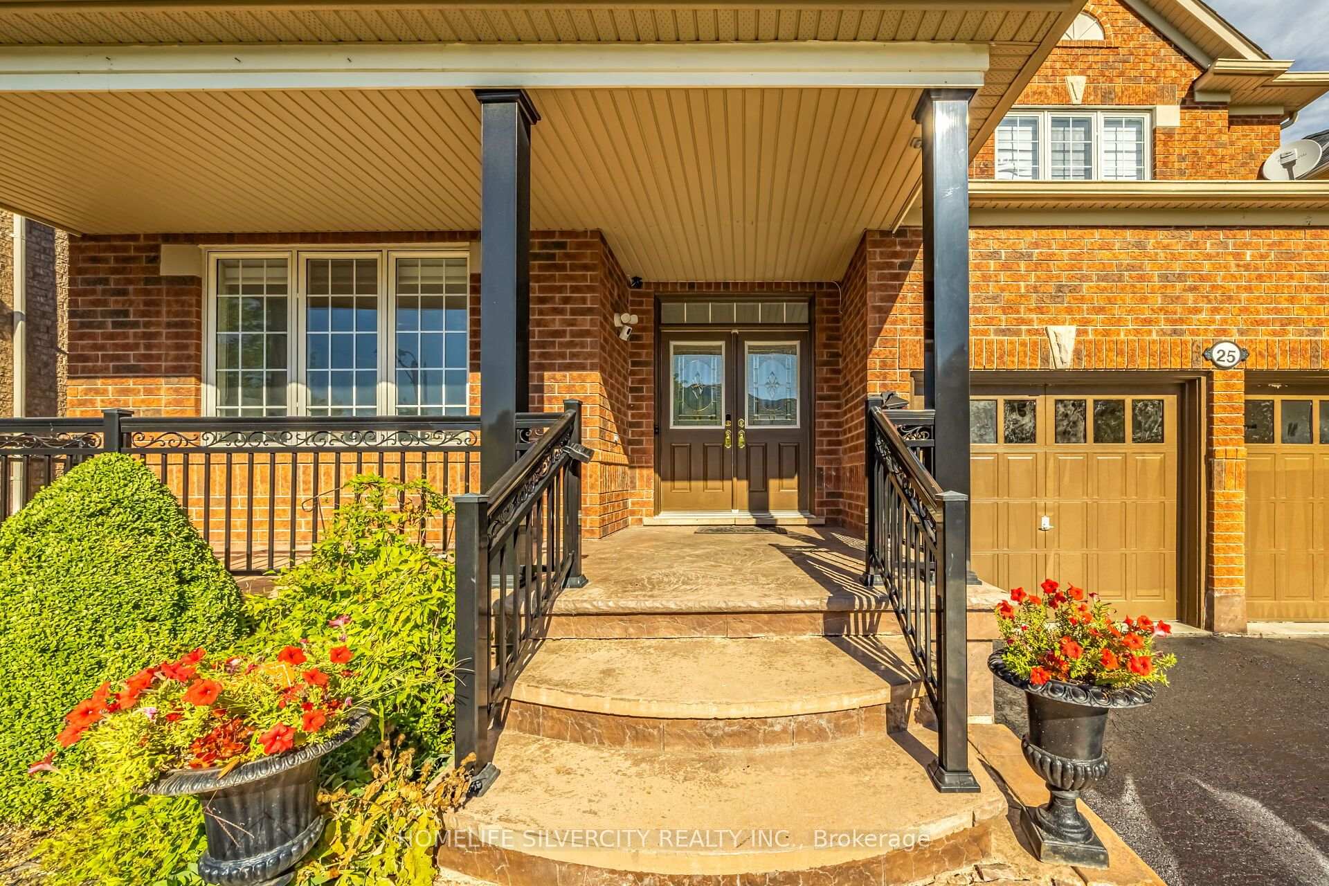 Photo 5 of 25 Van Hoof Crescent, Brampton, Vales of Castlemore — HOMEH