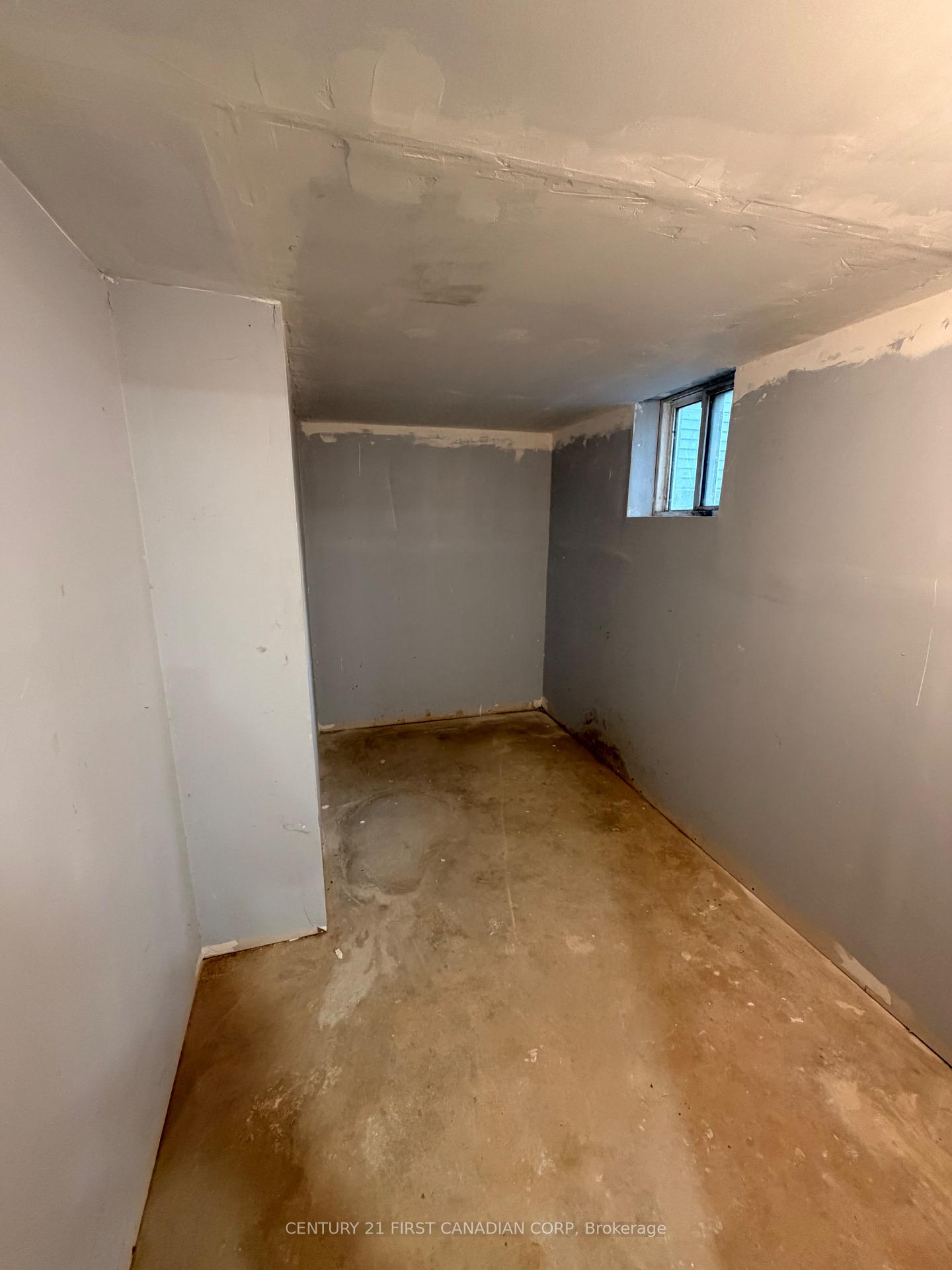 Photo 11 of Unit LOWER, 31 Adelaide Street S, London, South I — HOMEH