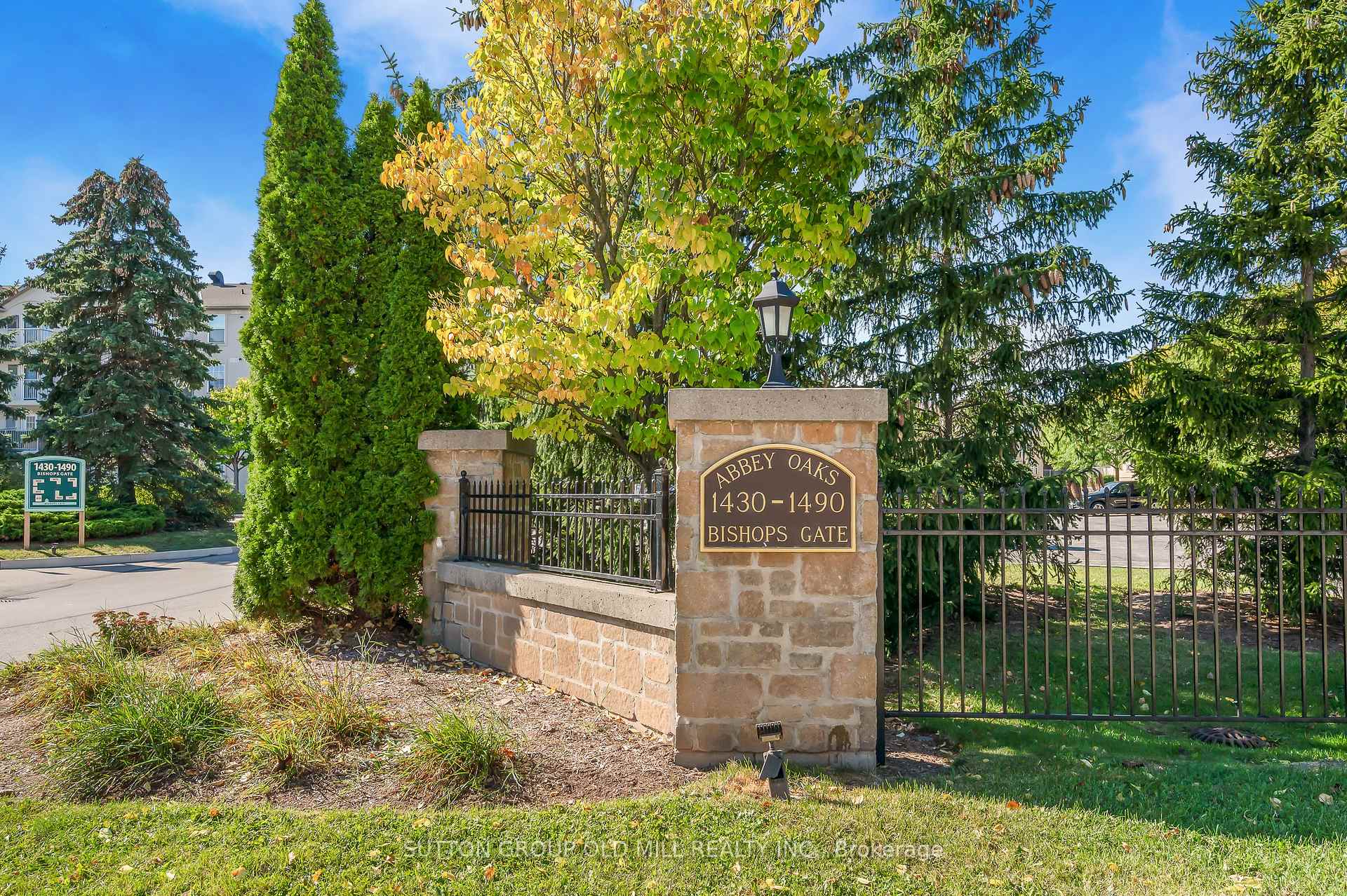 Photo 4 of Unit 208, 1470 Bishops Gate, Oakville, Glen Abbey — HOMEH