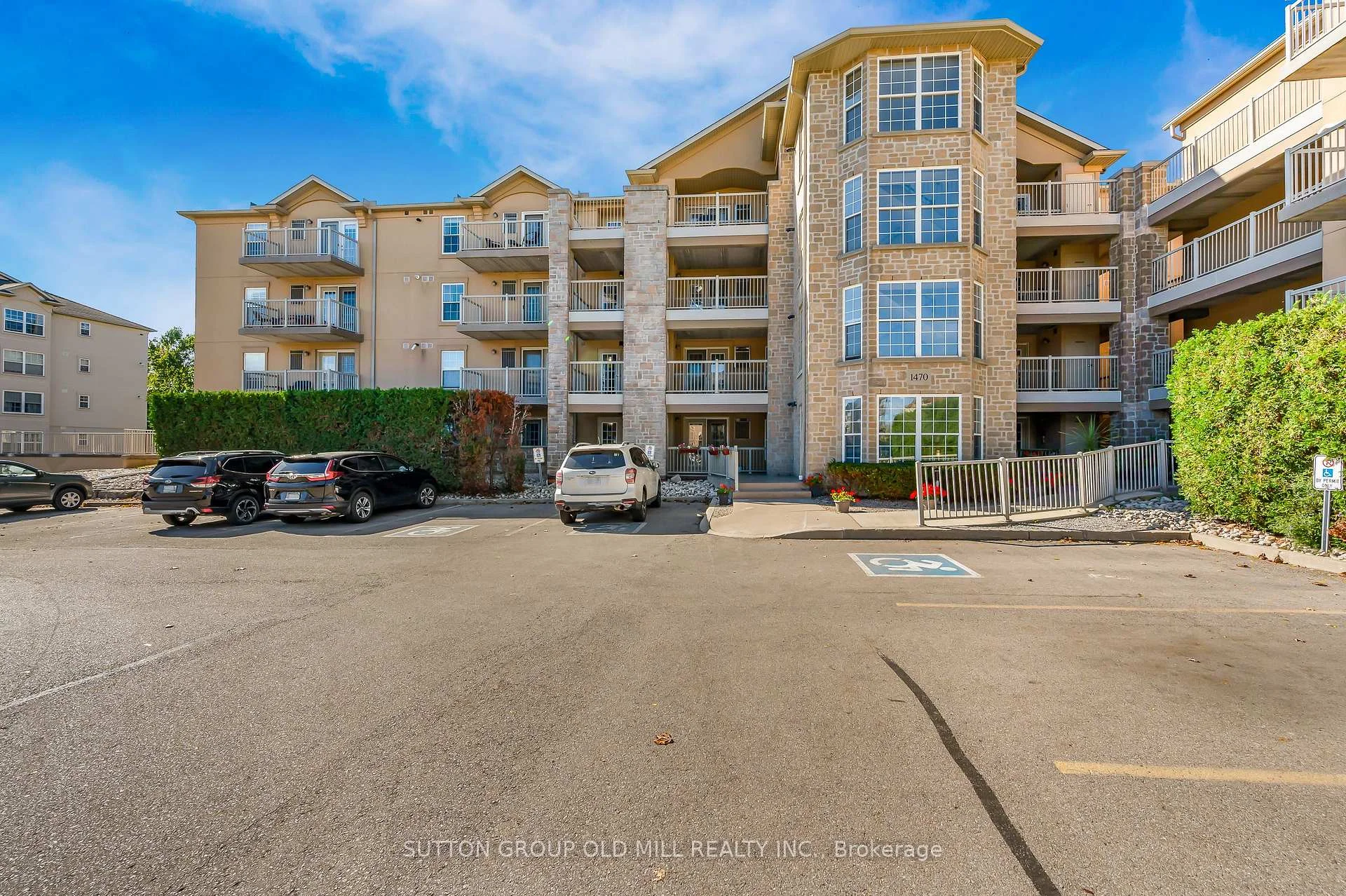 Photo 2 of Unit 208, 1470 Bishops Gate, Oakville, Glen Abbey — HOMEH