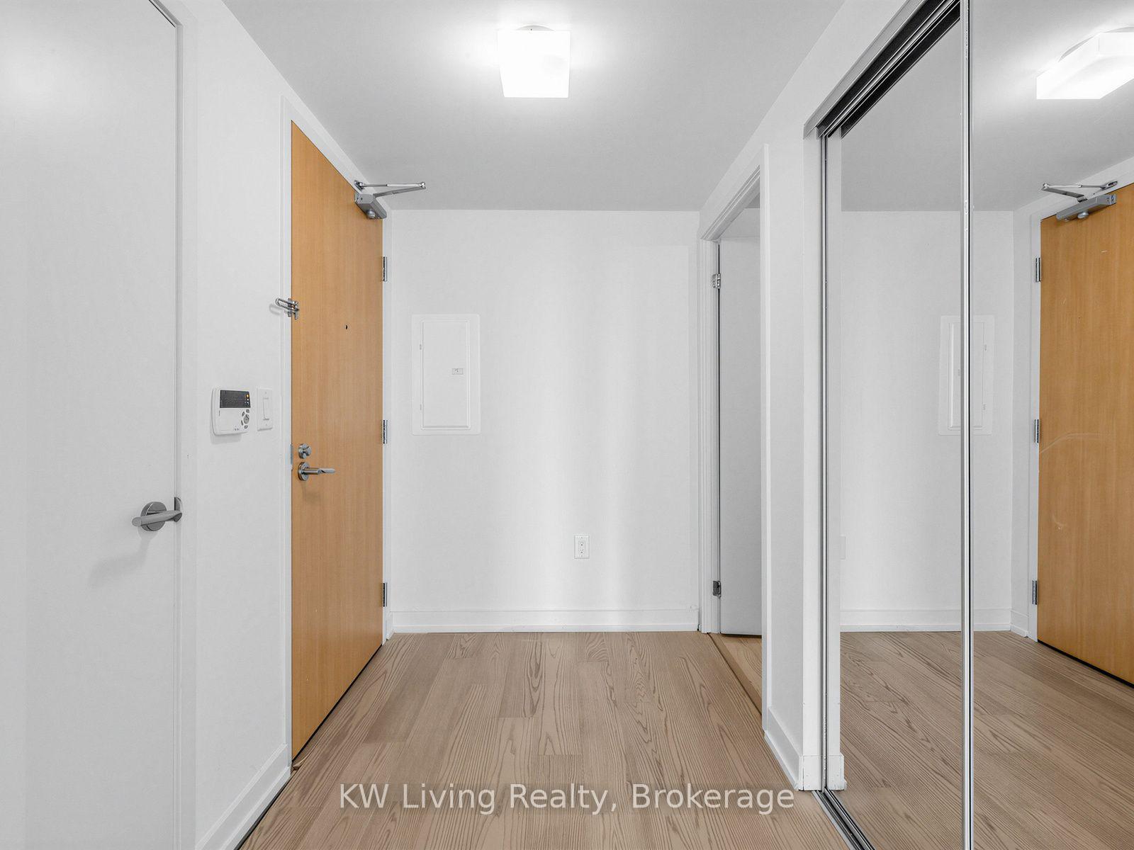 Photo 5 of Unit 1307, 11 Wellesley Street W, Toronto, Bay Street Corridor — HOMEH