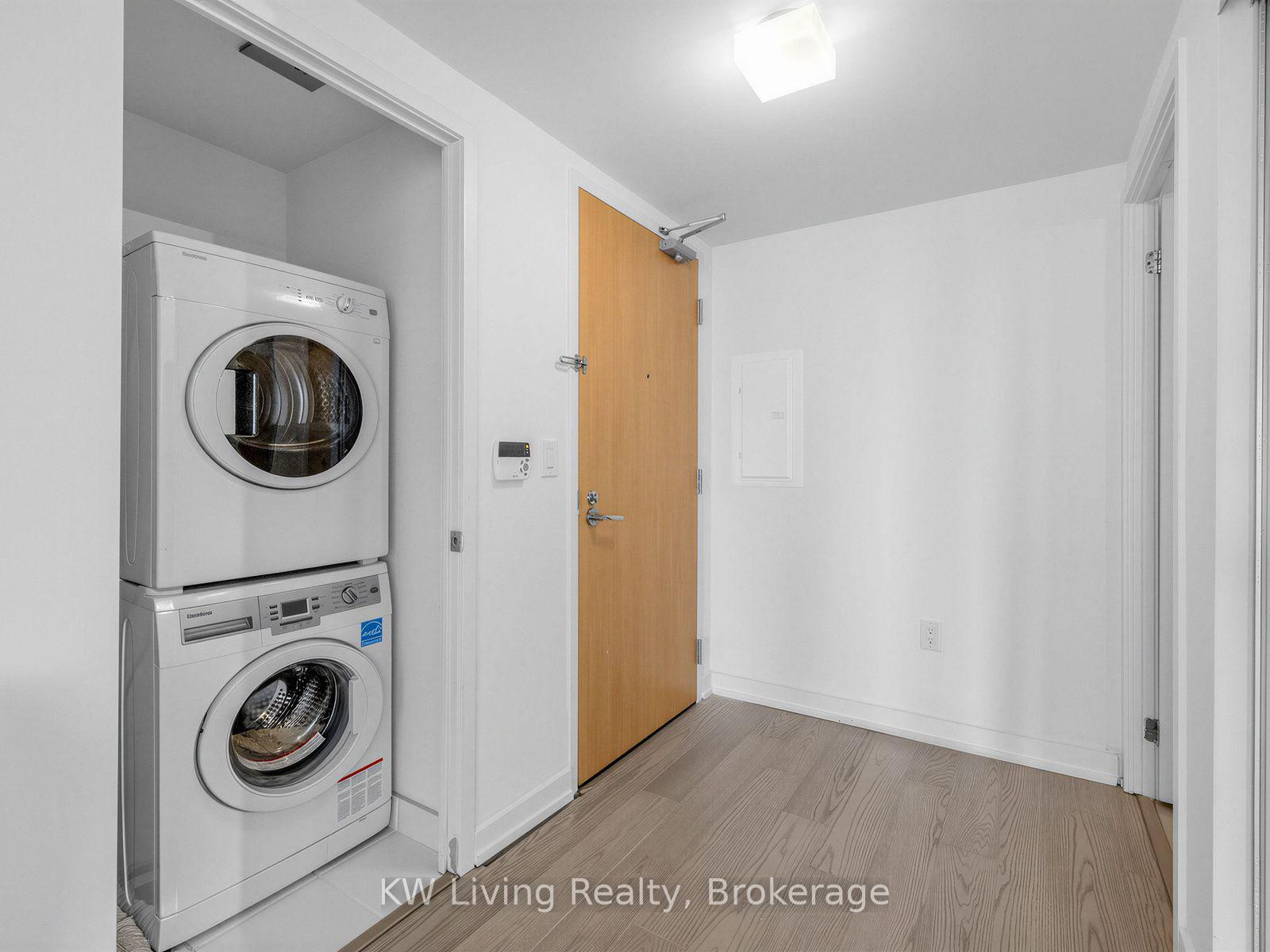 Photo 6 of Unit 1307, 11 Wellesley Street W, Toronto, Bay Street Corridor — HOMEH