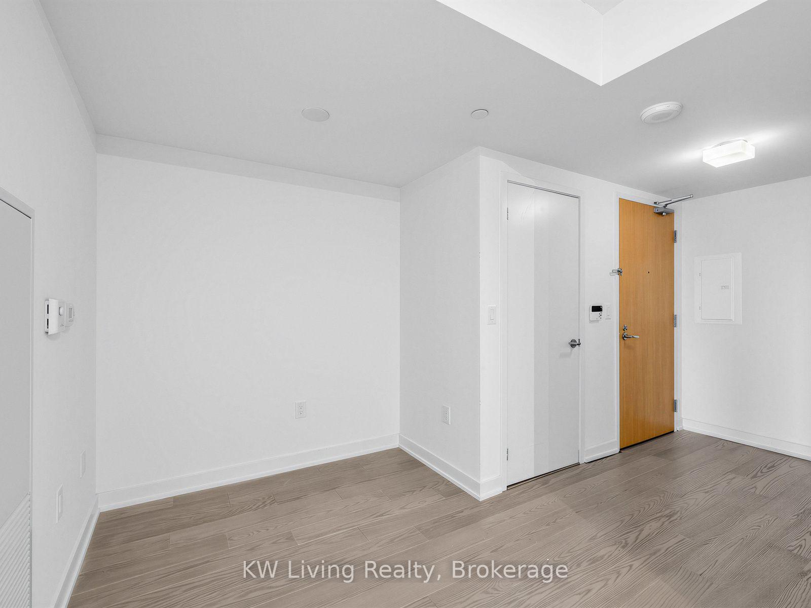 Photo 8 of Unit 1307, 11 Wellesley Street W, Toronto, Bay Street Corridor — HOMEH