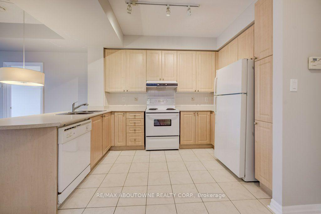 Photo 4 of Unit 403, 80 Port Street E, Mississauga, Port Credit — HOMEH