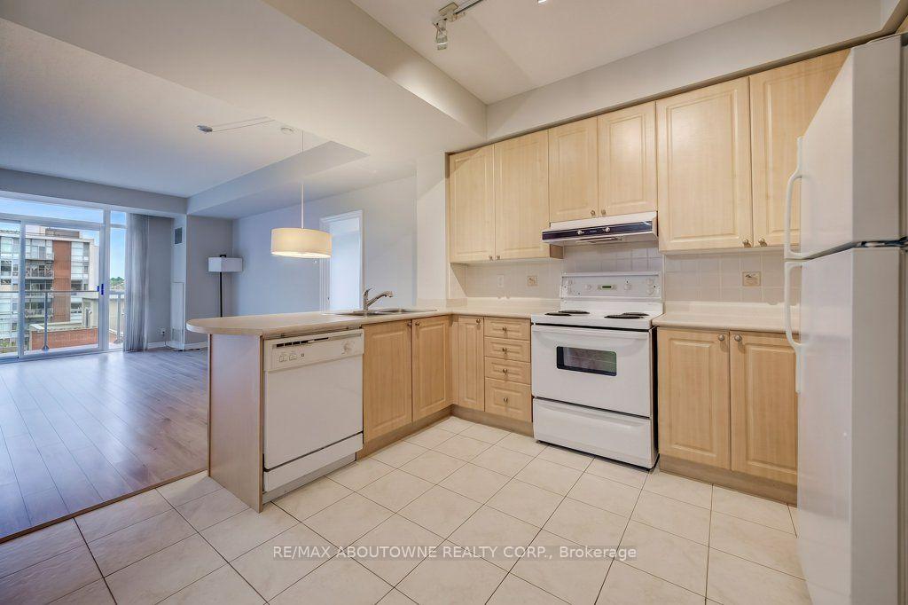 Photo 5 of Unit 403, 80 Port Street E, Mississauga, Port Credit — HOMEH