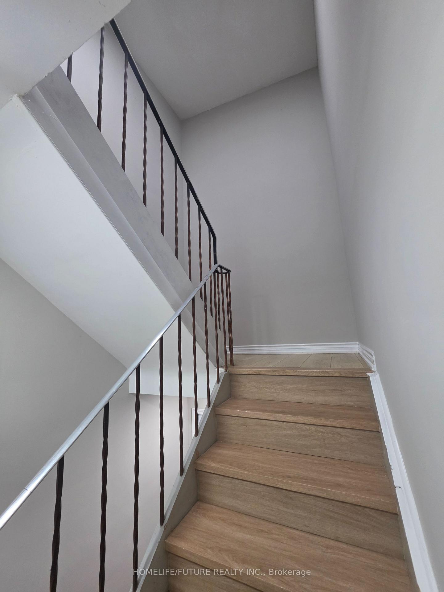 Photo 4 of 2983 Lawrence Avenue E, Scarborough, Bendale — HOMEH