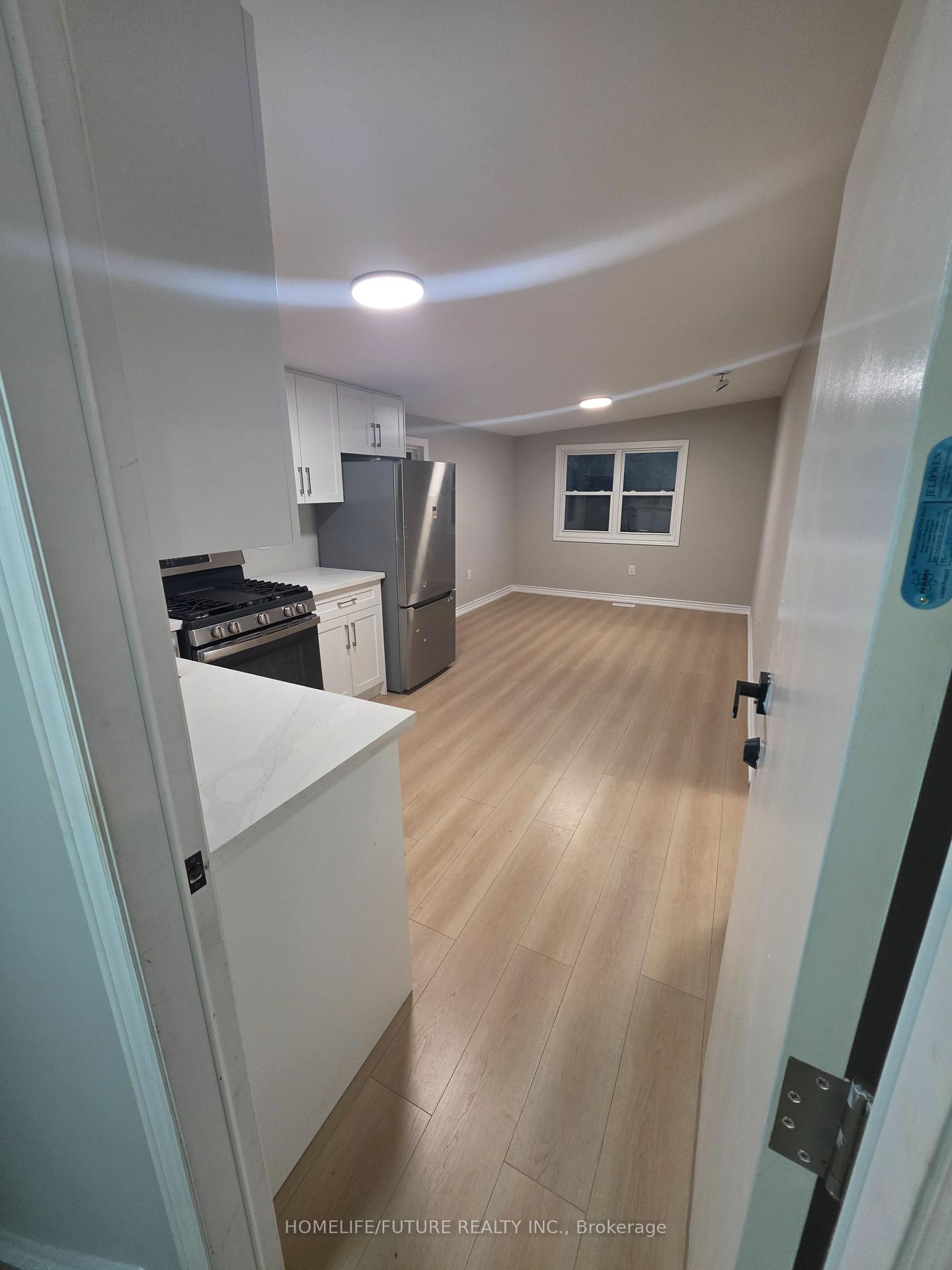 Photo 13 of 2983 Lawrence Avenue E, Scarborough, Bendale — HOMEH