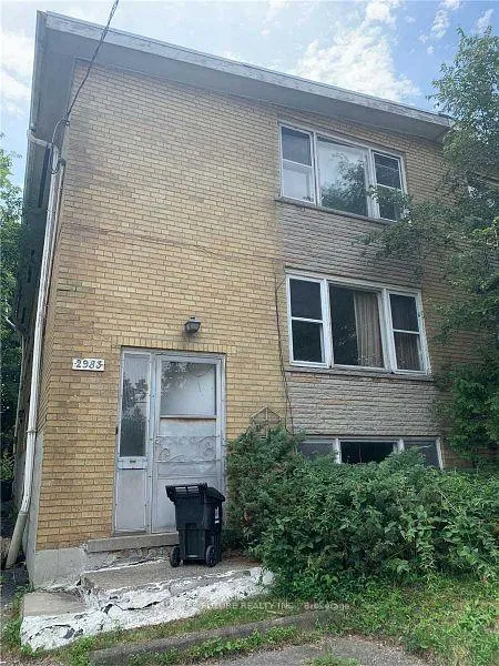 Photo of 2983 Lawrence Avenue E