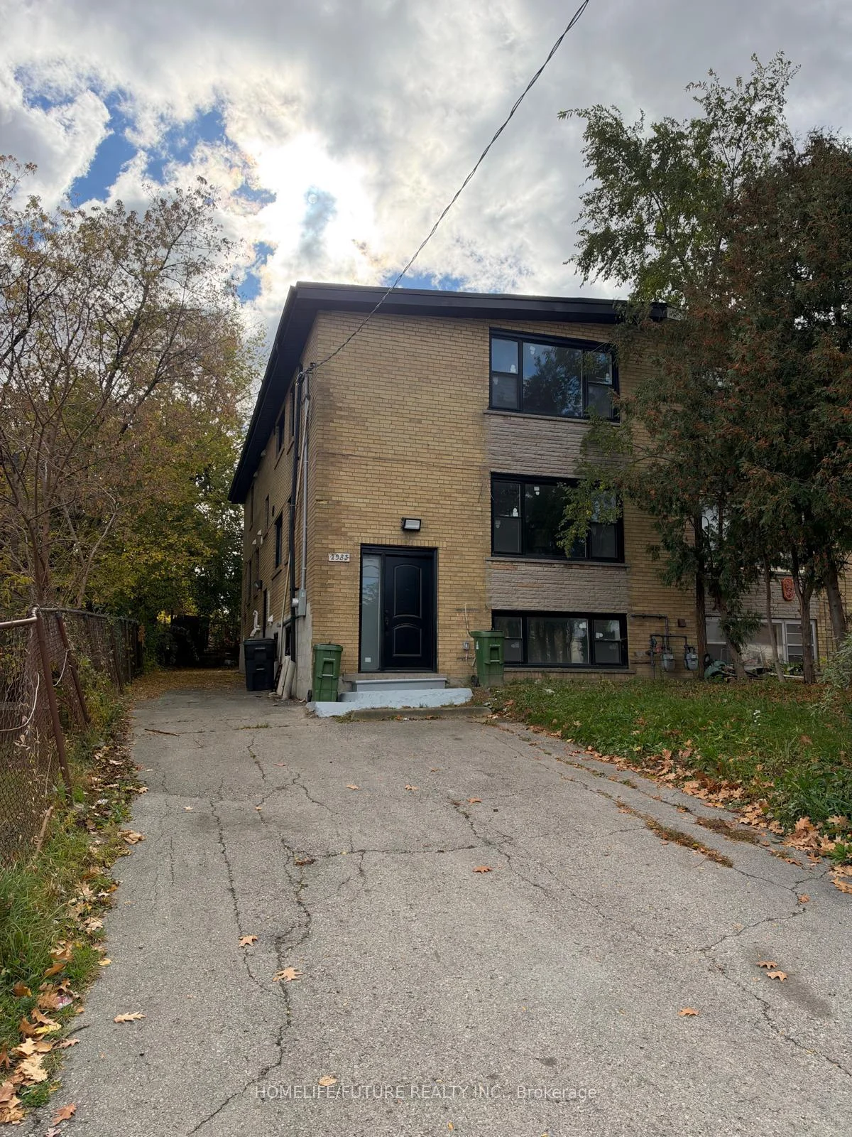 Photo of 2983 Lawrence Avenue E