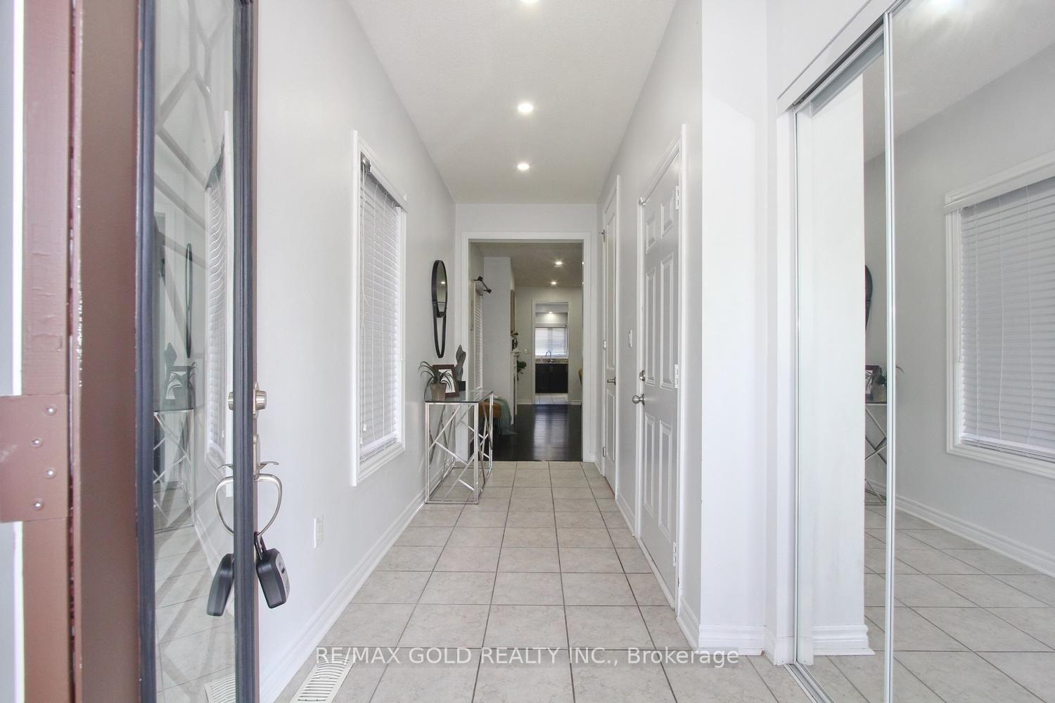 Photo 5 of 13 Walbrook Road, Brampton, Credit Valley — HOMEH