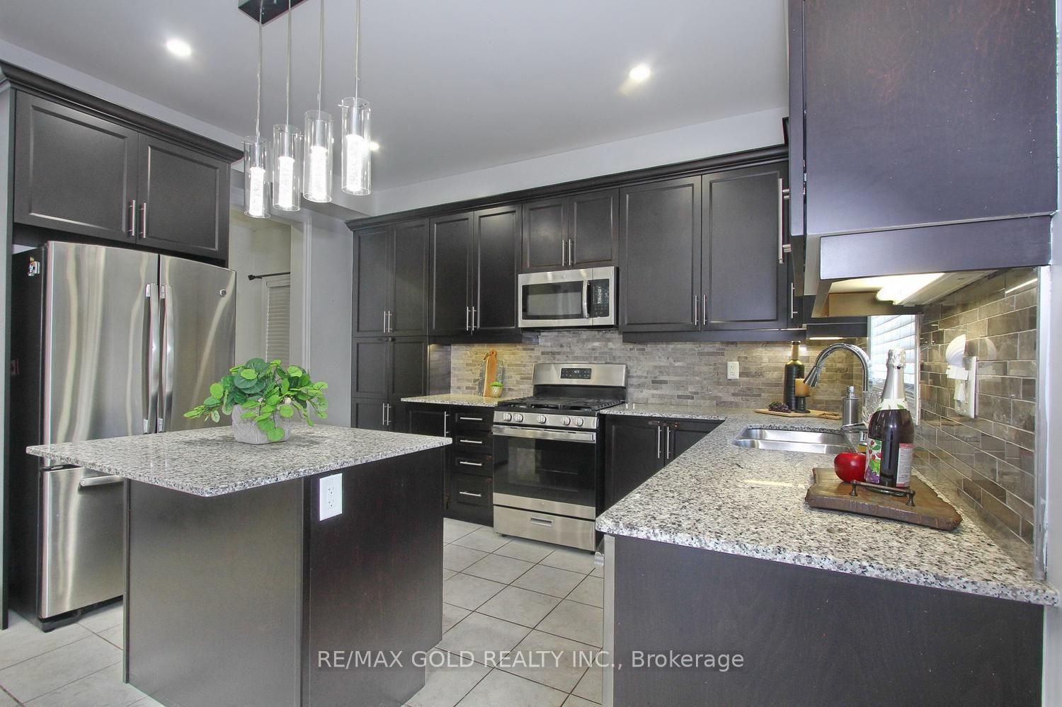 Photo 17 of 13 Walbrook Road, Brampton, Credit Valley — HOMEH