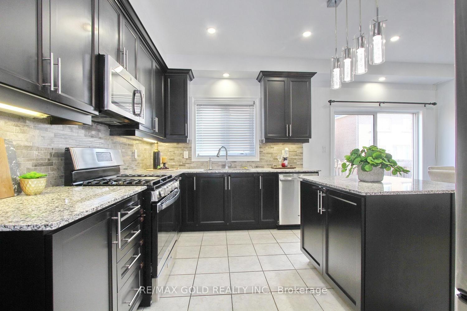 Photo 20 of 13 Walbrook Road, Brampton, Credit Valley — HOMEH