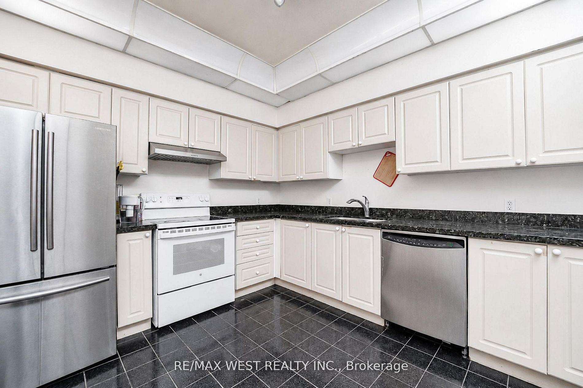 Photo 6 of Unit PH103, 8 Lee Centre Drive, Scarborough, Woburn — HOMEH