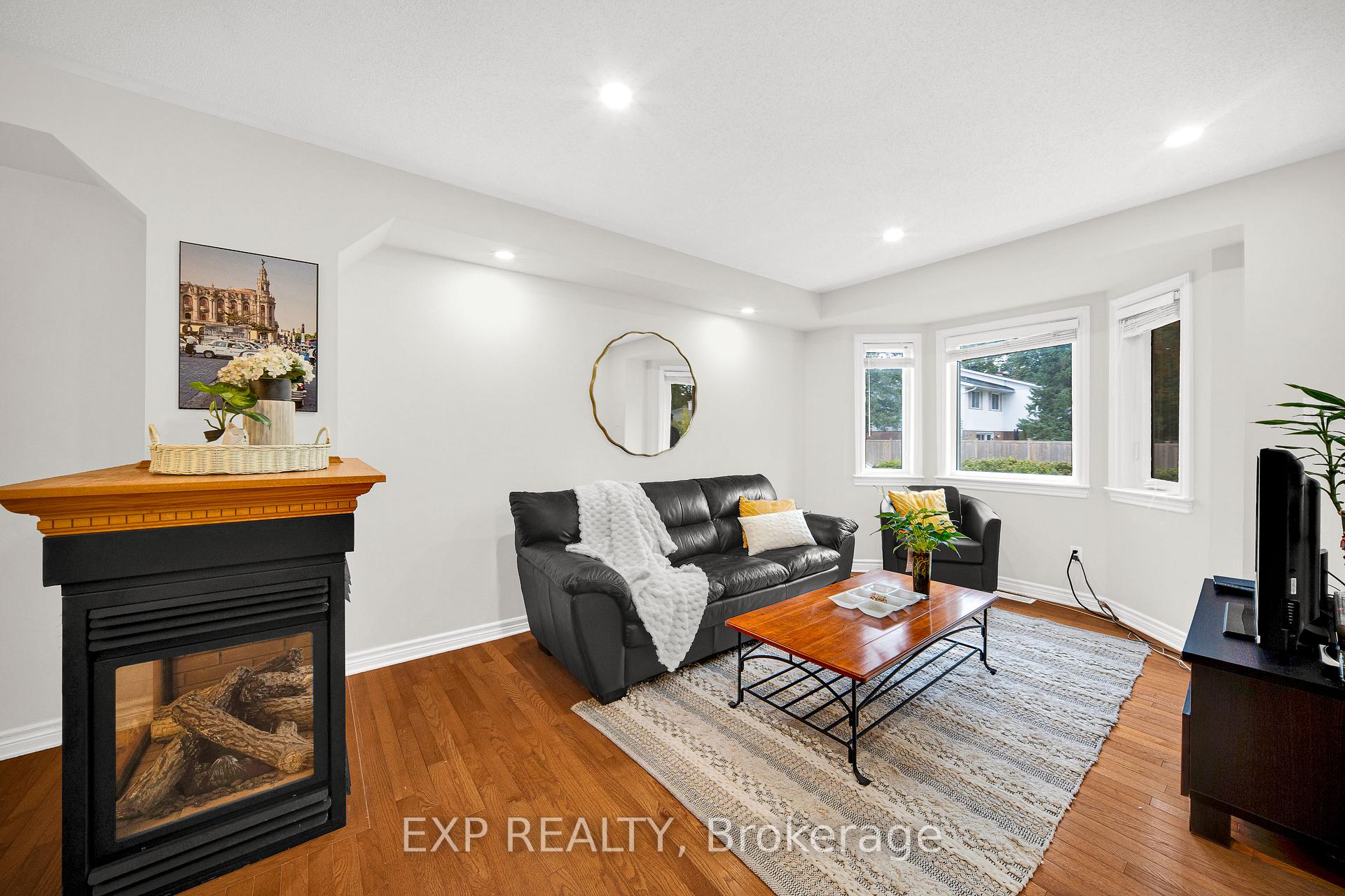 Photo 4 of 223 Monterey Drive, Ottawa, Leslie Park — HOMEH