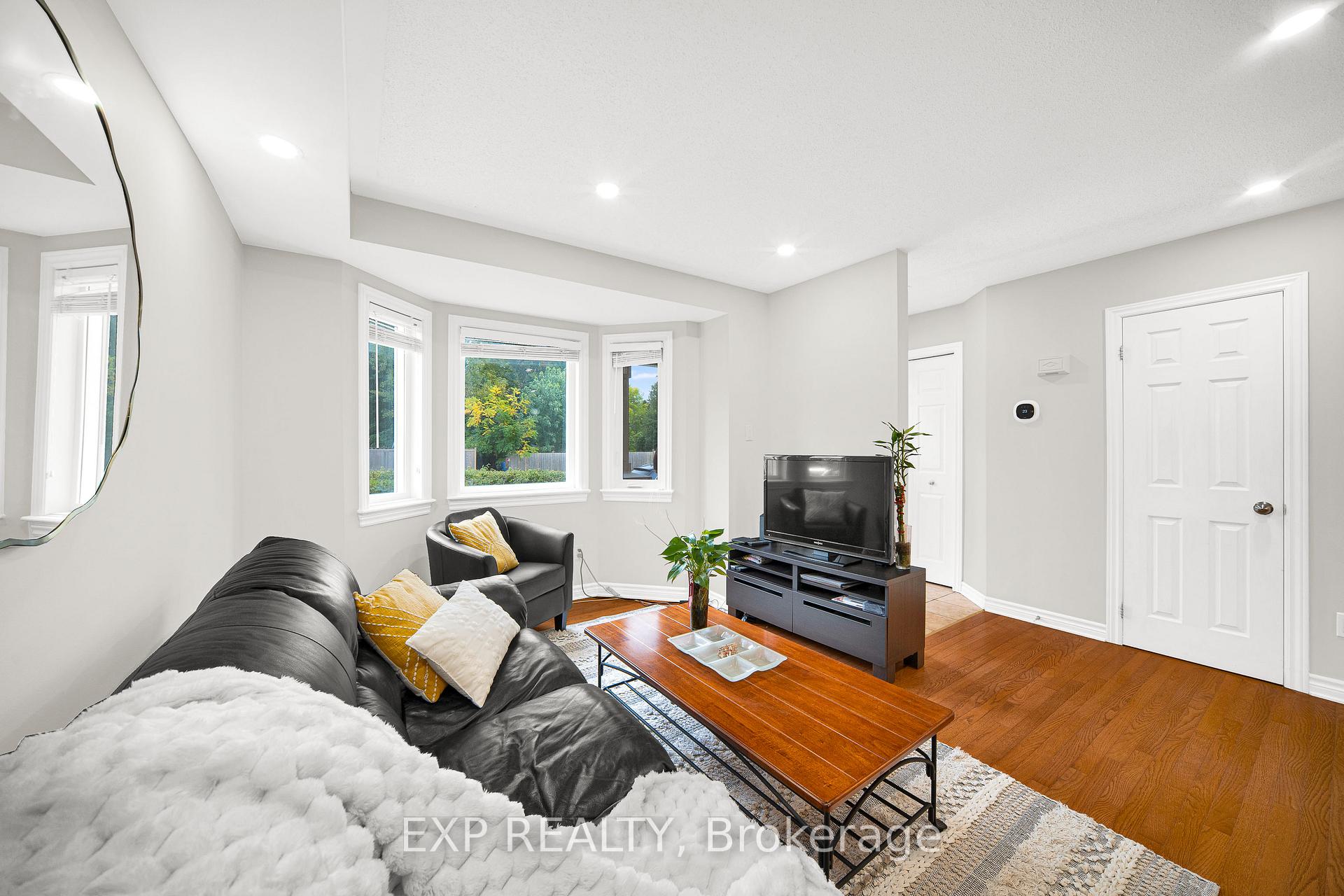 Photo 6 of 223 Monterey Drive, Ottawa, Leslie Park — HOMEH