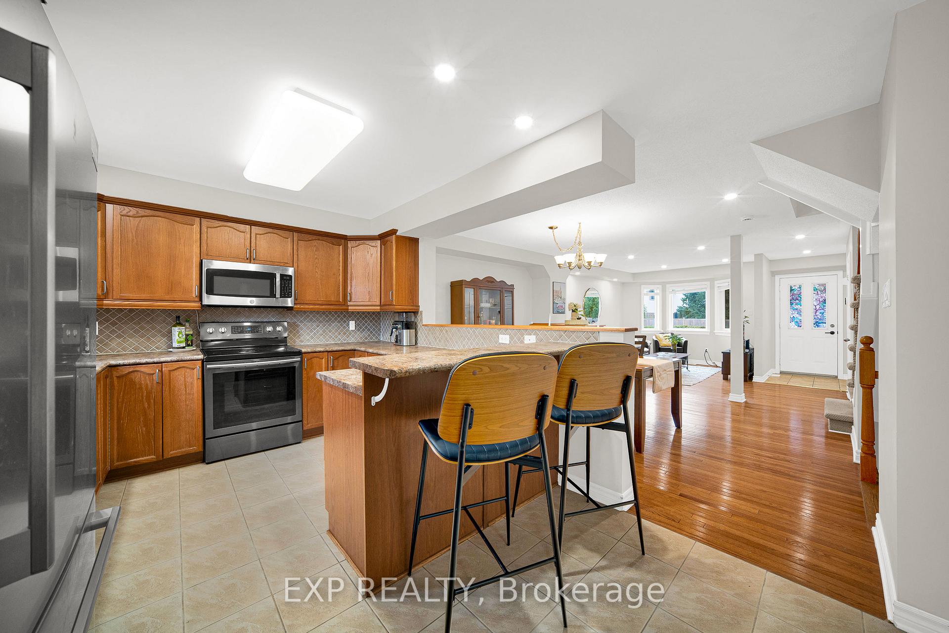 Photo 10 of 223 Monterey Drive, Ottawa, Leslie Park — HOMEH