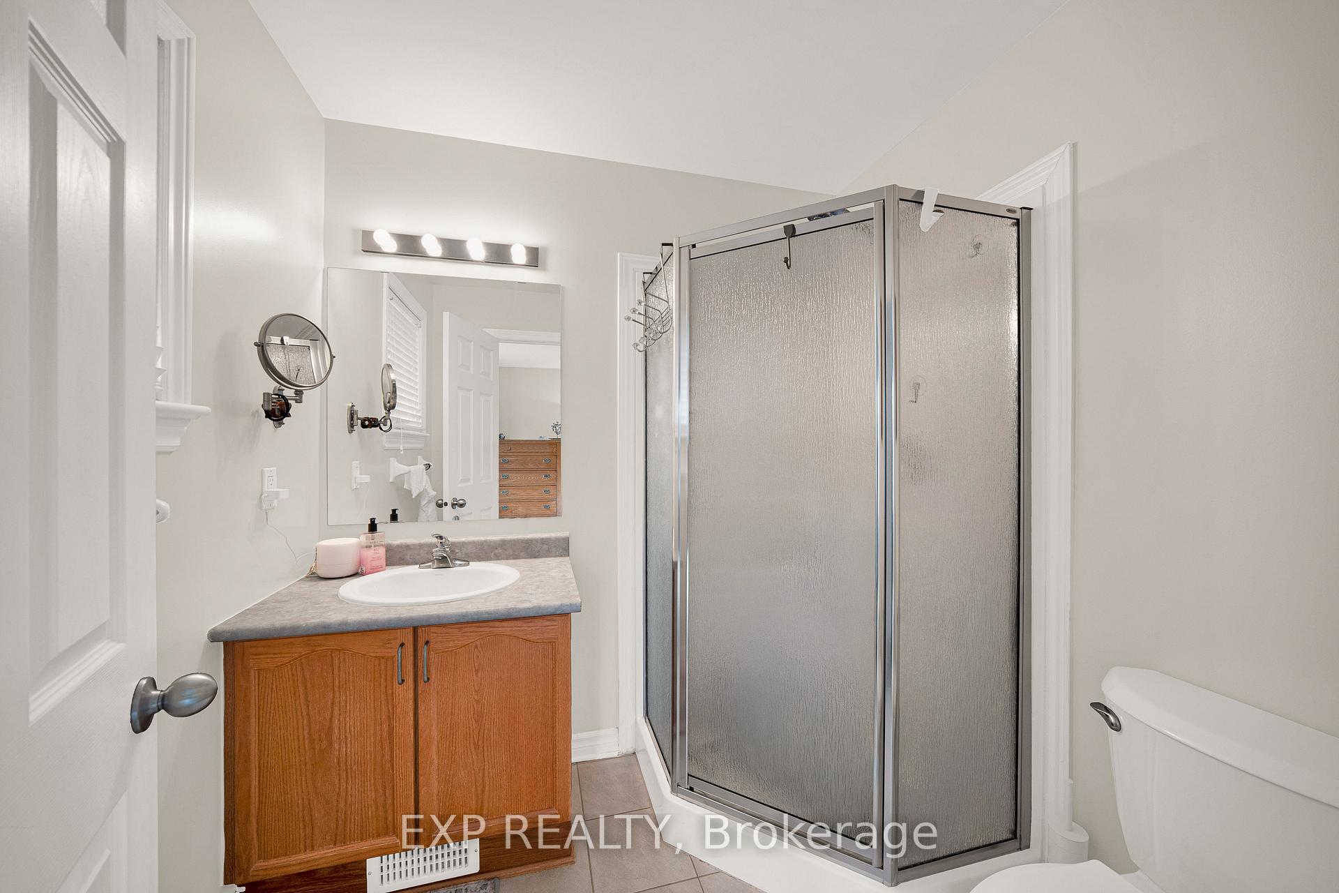 Photo 19 of 223 Monterey Drive, Ottawa, Leslie Park — HOMEH