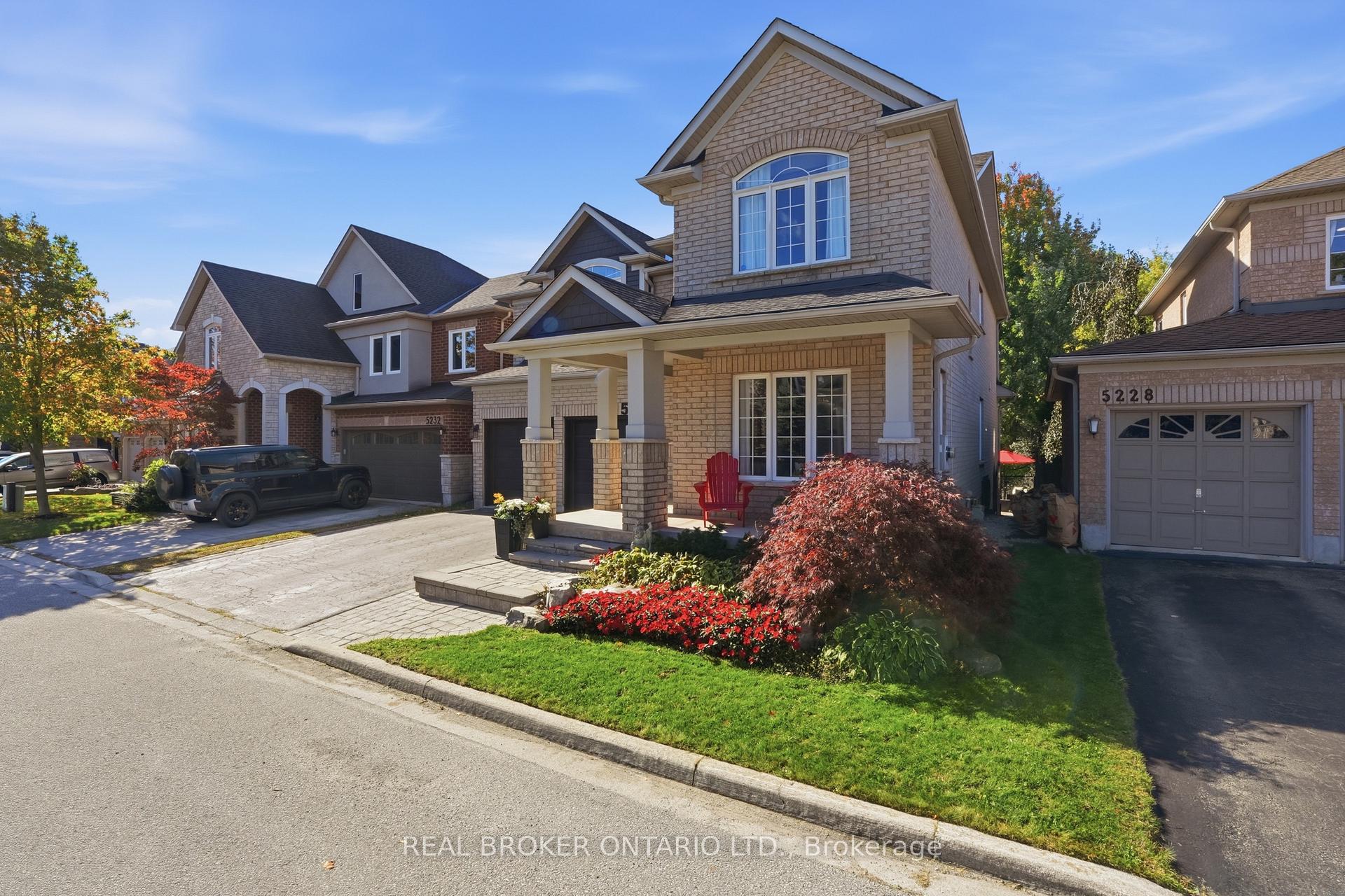 Photo 3 of 5230 Rome Crescent, Burlington, Orchard — HOMEH