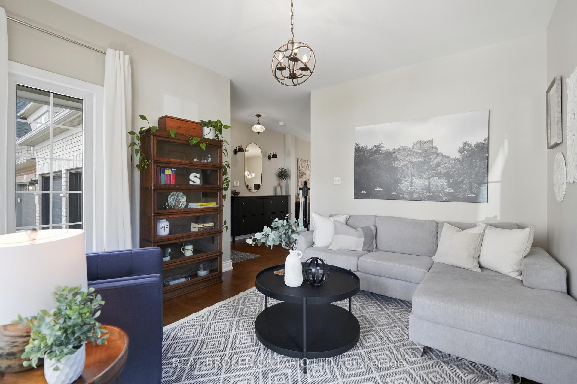 Photo 5 of 5230 Rome Crescent, Burlington, Orchard — HOMEH