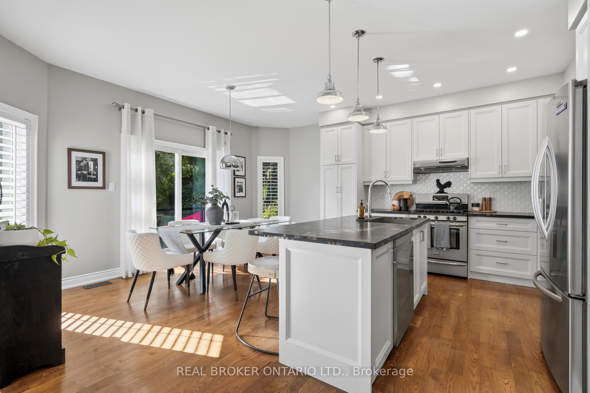 Photo 10 of 5230 Rome Crescent, Burlington, Orchard — HOMEH